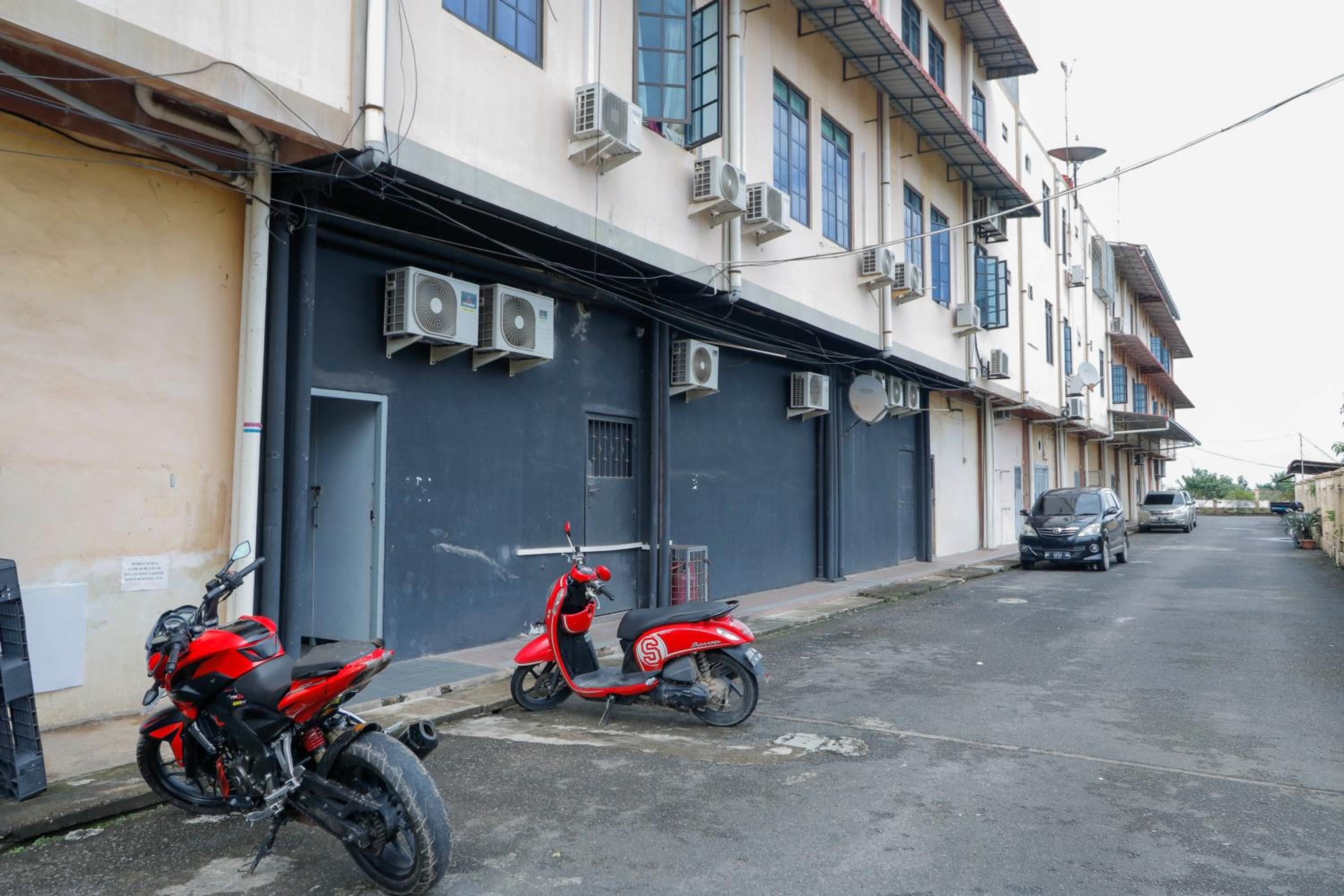 RedDoorz Plus near Batam City Square