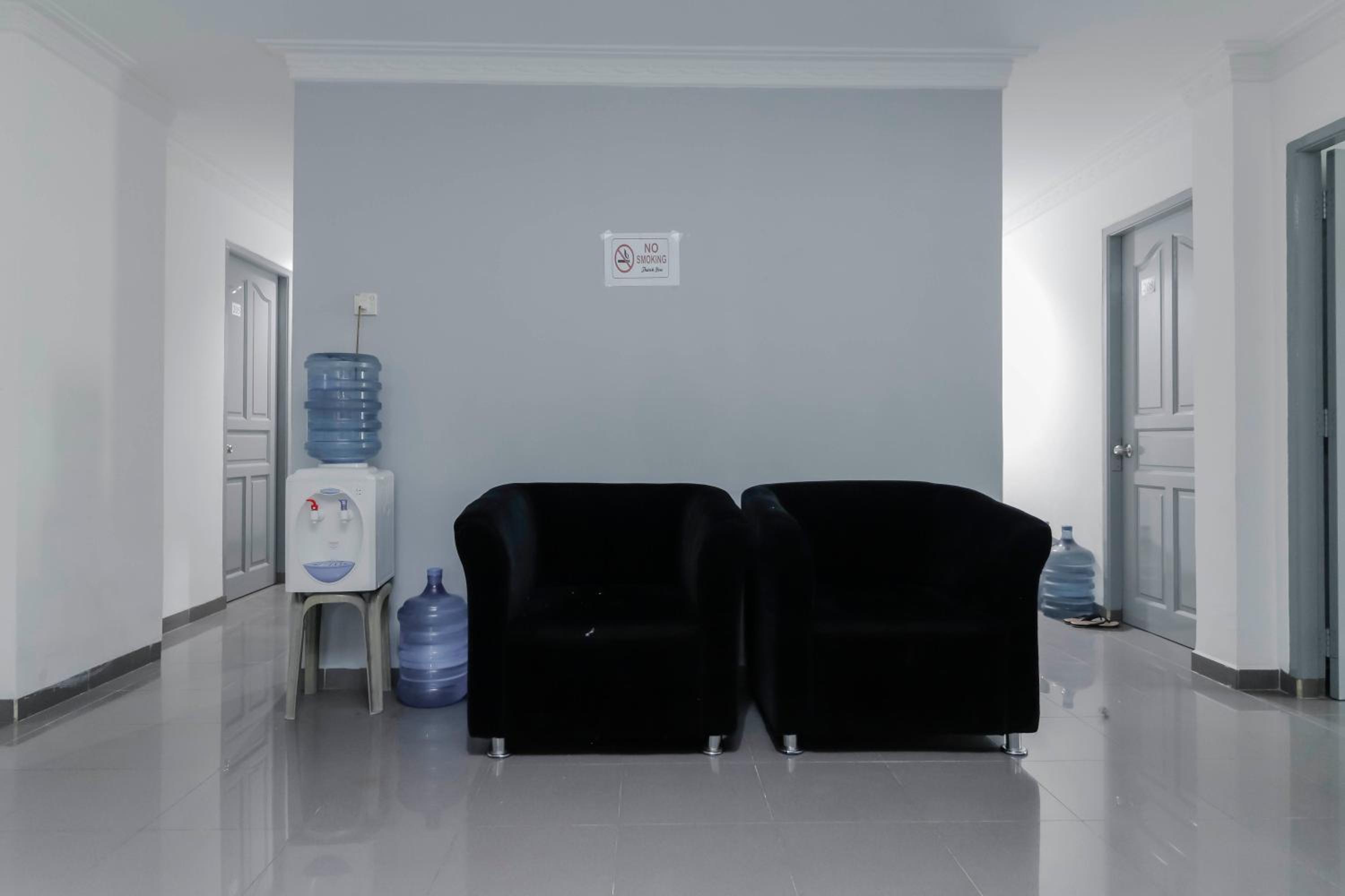RedDoorz Plus near Batam City Square