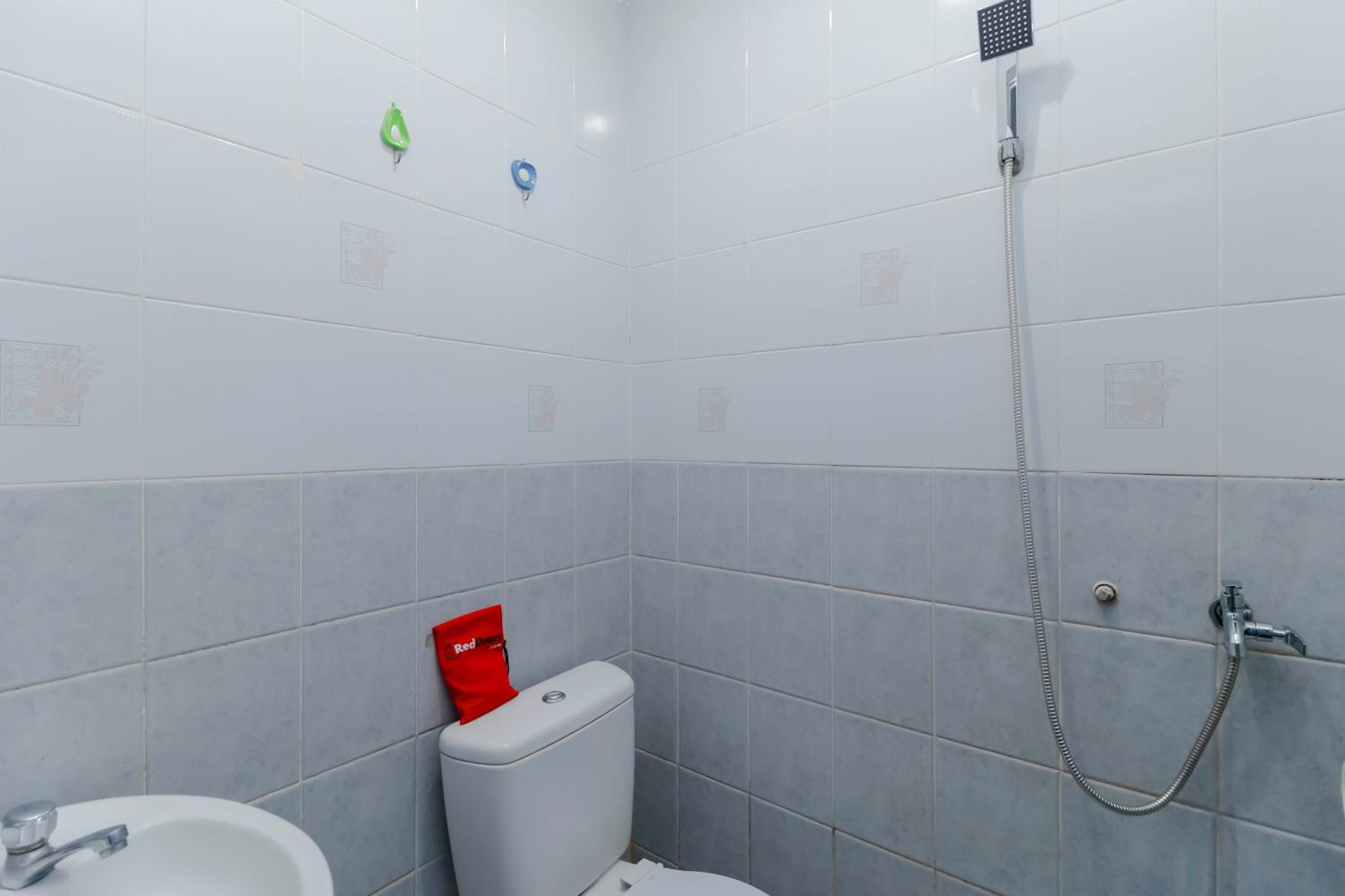 RedDoorz Plus near Batam City Square