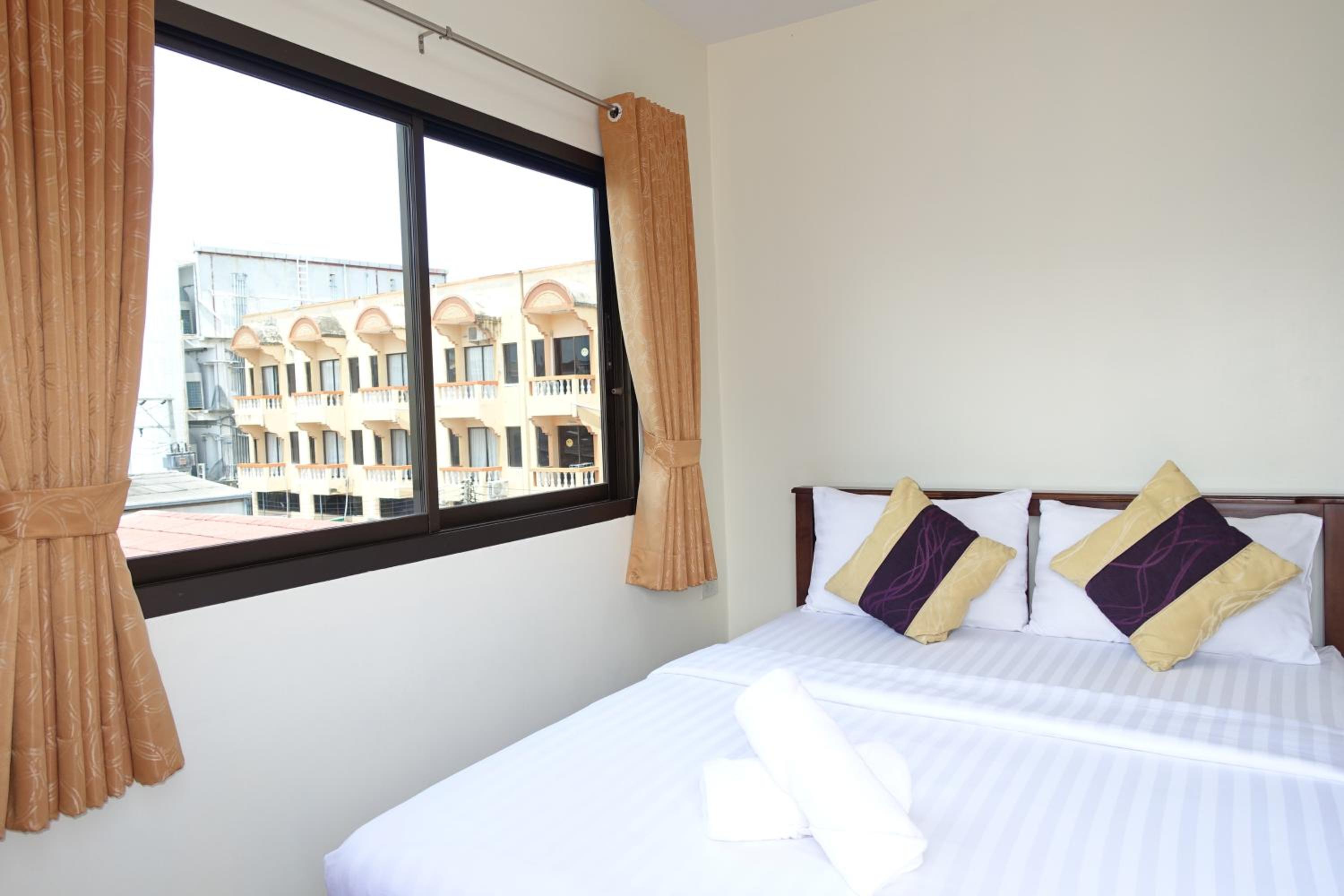 Baan Taweesuk Guest House