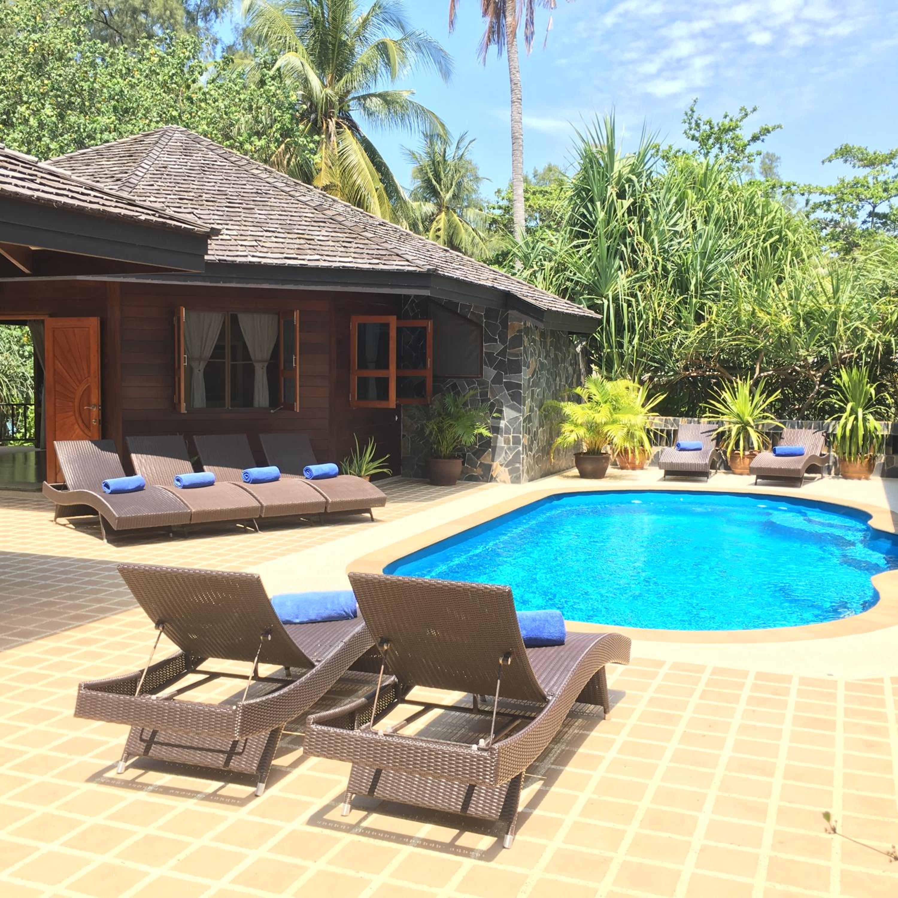 Koh Jum Beach Villas 