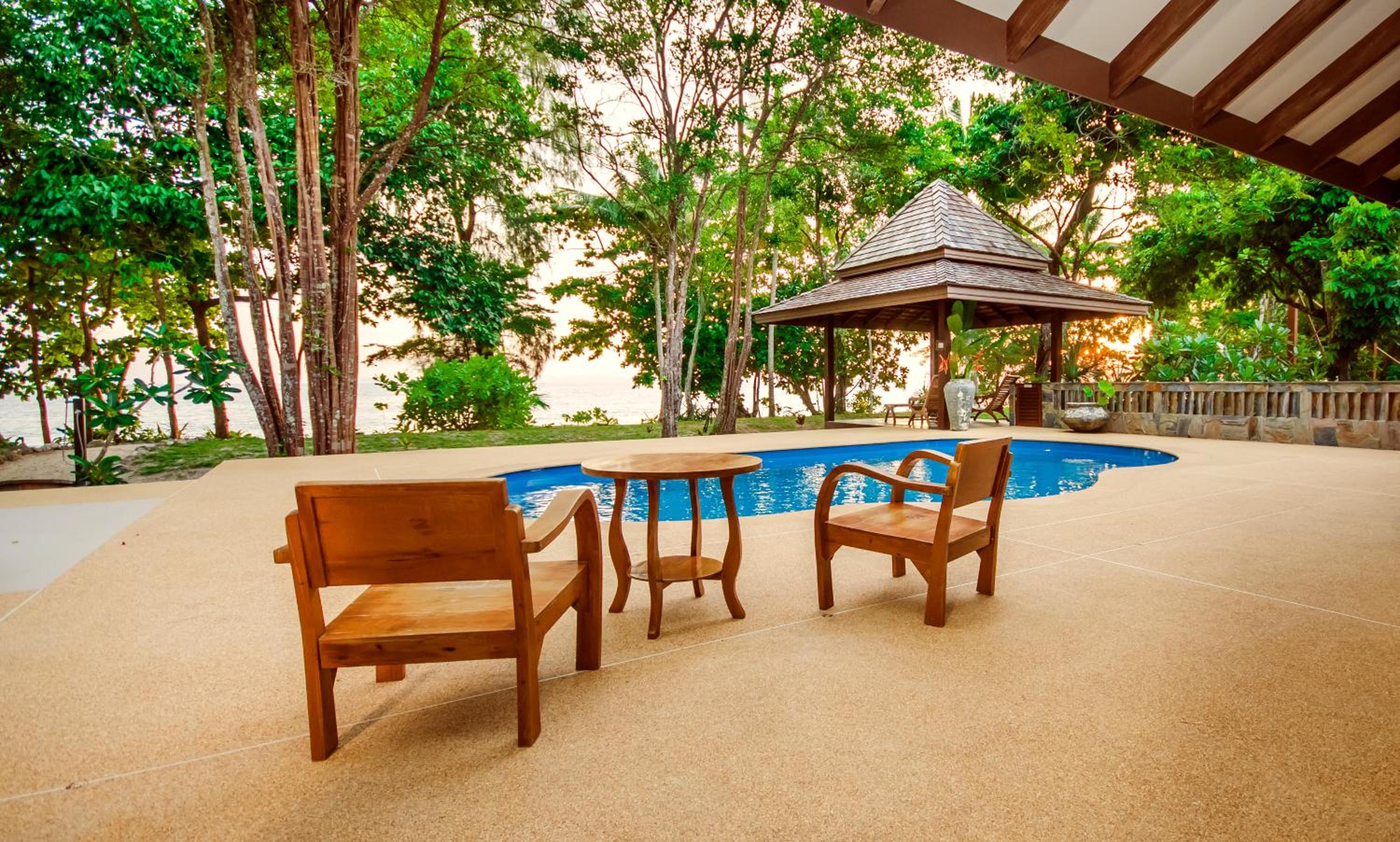 Koh Jum Beach Villas 