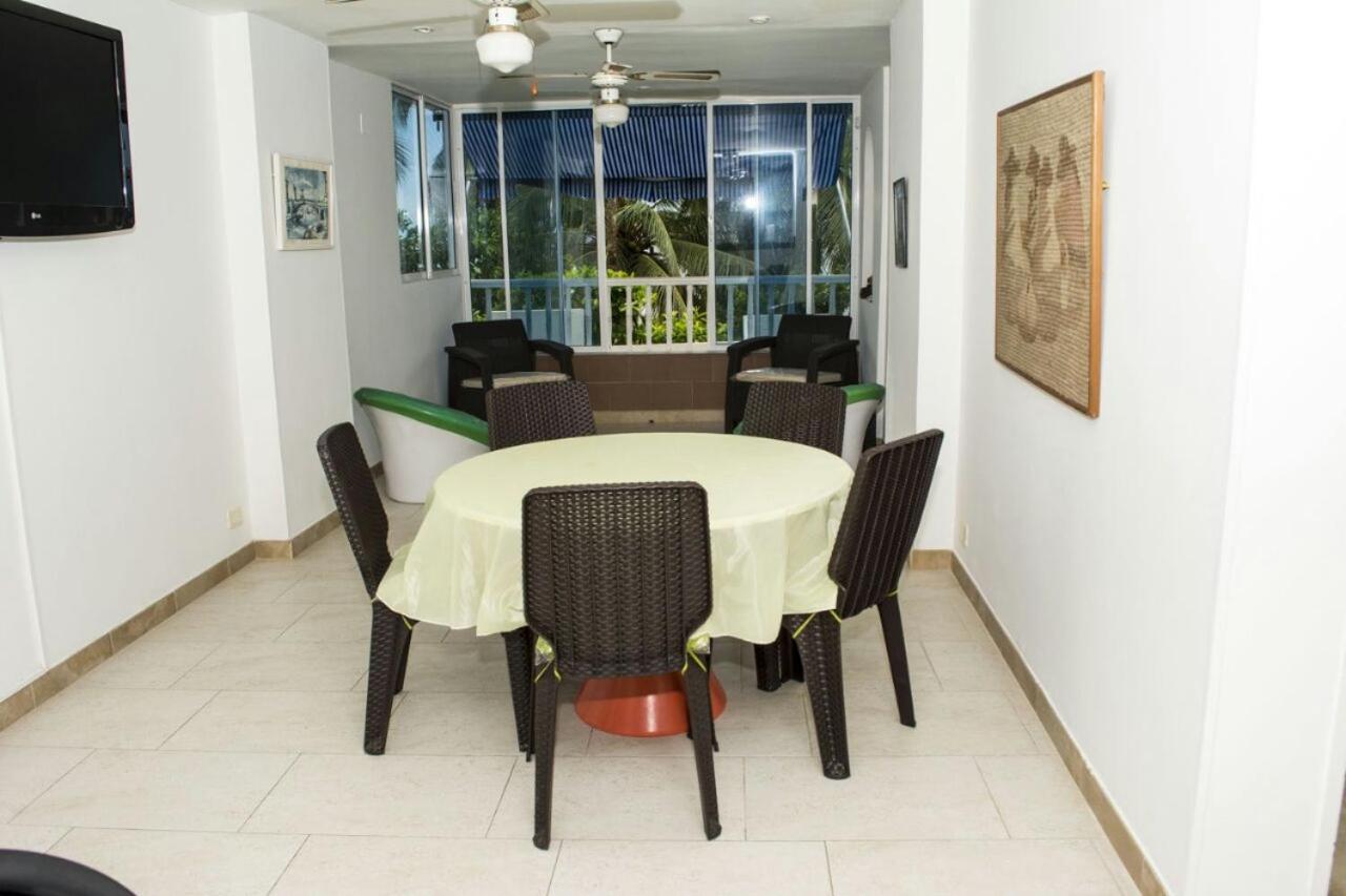Apartamento con playa privada y piscina