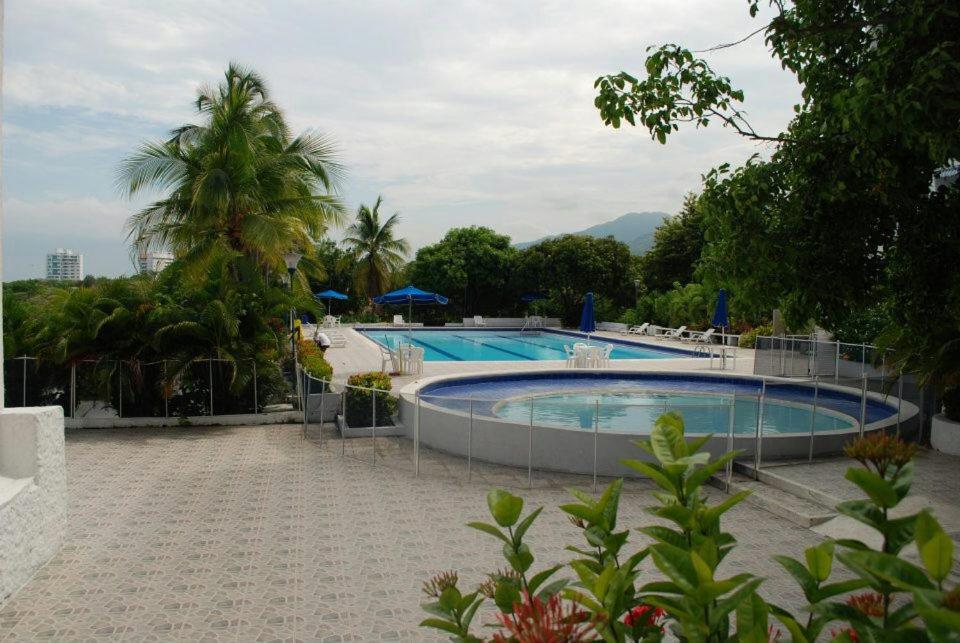 Apartamento con playa privada y piscina