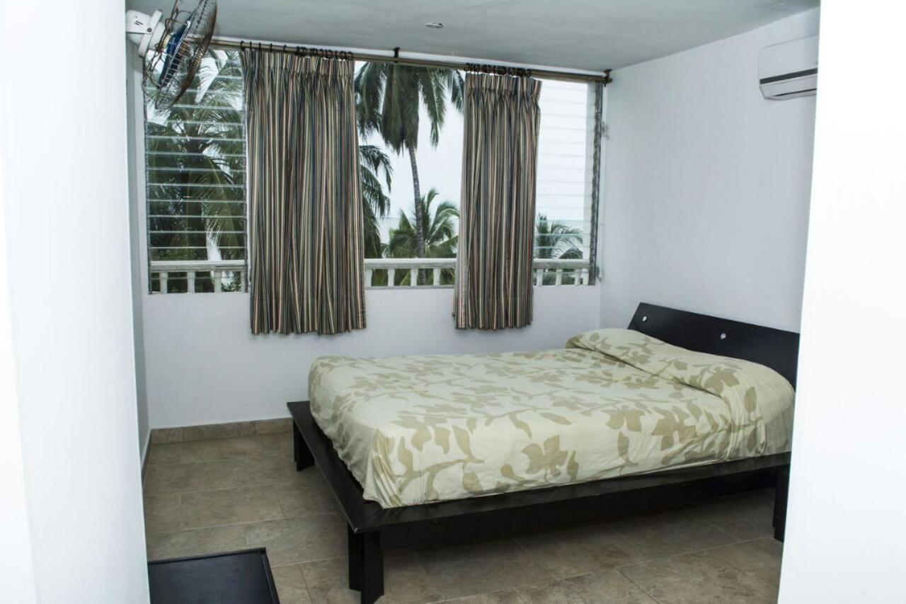 Apartamento con playa privada y piscina
