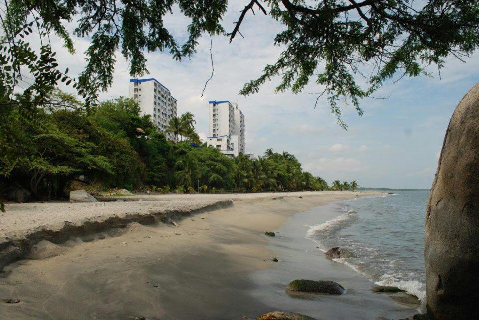 Apartamento con playa privada y piscina