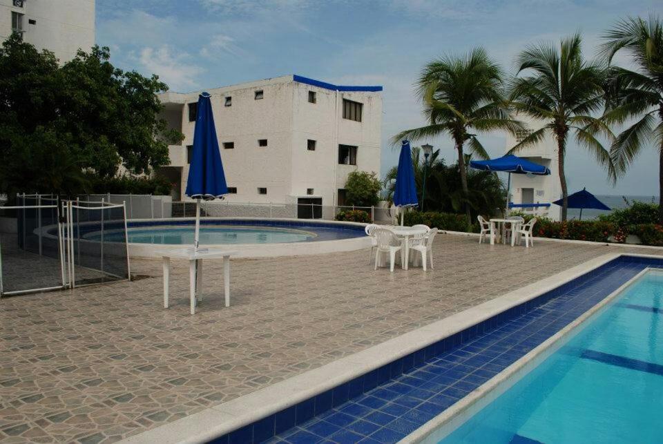 Apartamento con playa privada y piscina