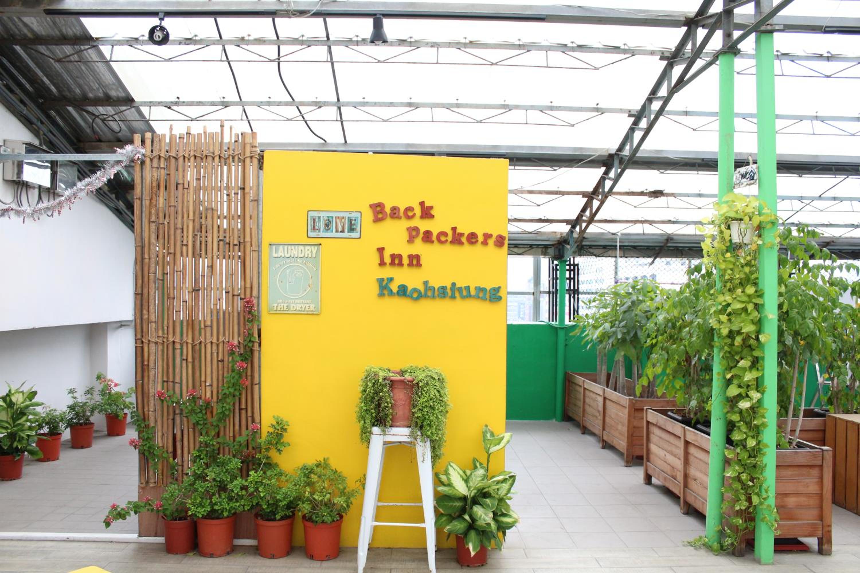 Uno Backpackers Inn