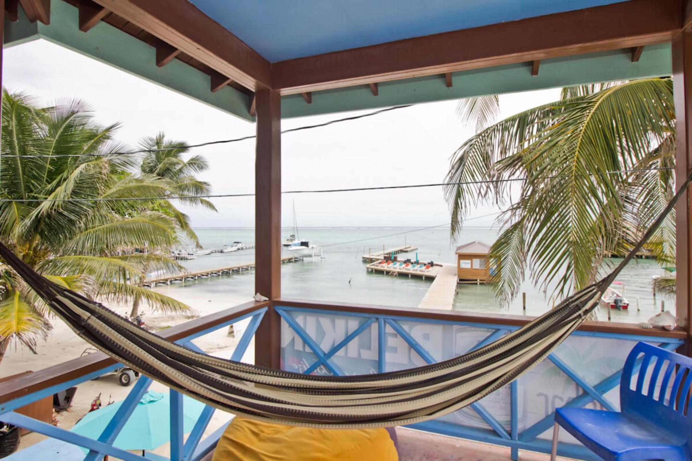 Sandbar Beachfront Hotel & Hostel Restaurant