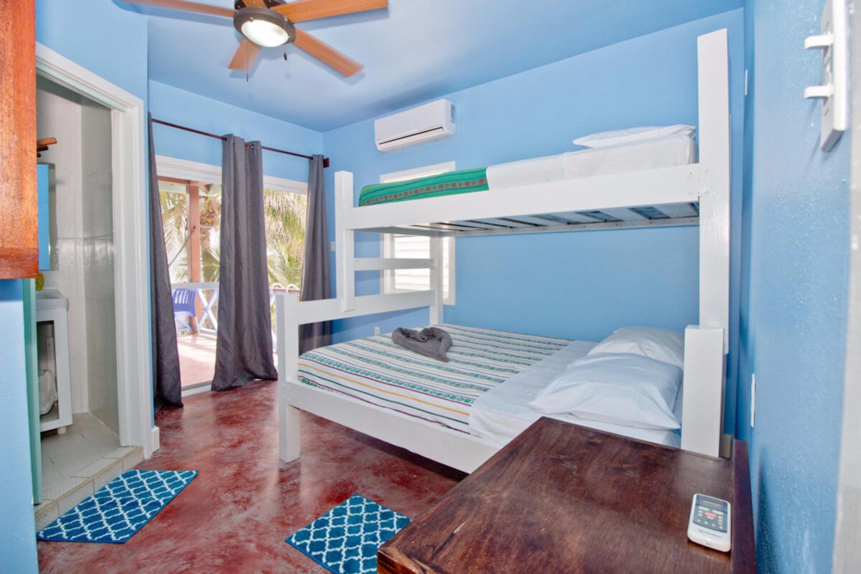 Sandbar Beachfront Hotel & Hostel Restaurant