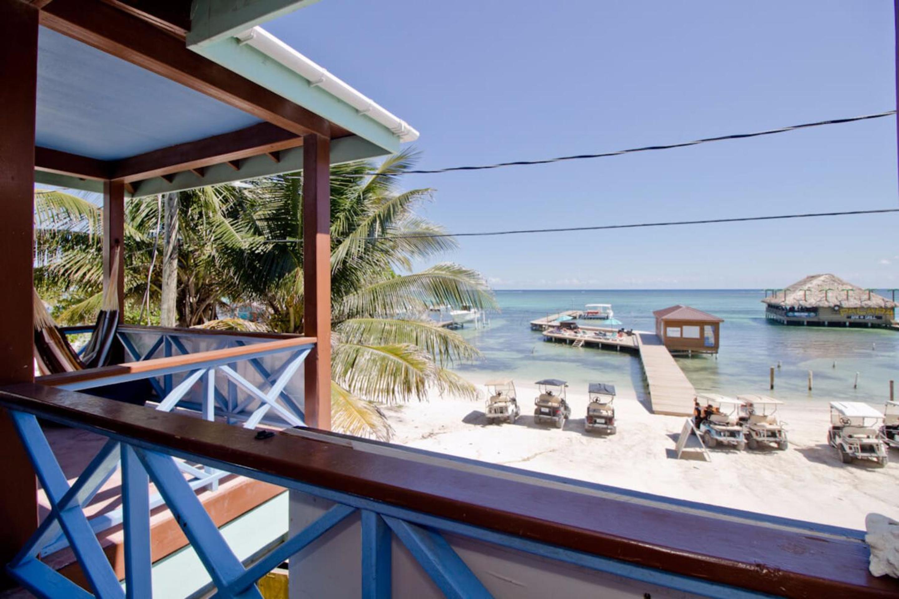 Sandbar Beachfront Hotel & Hostel Restaurant
