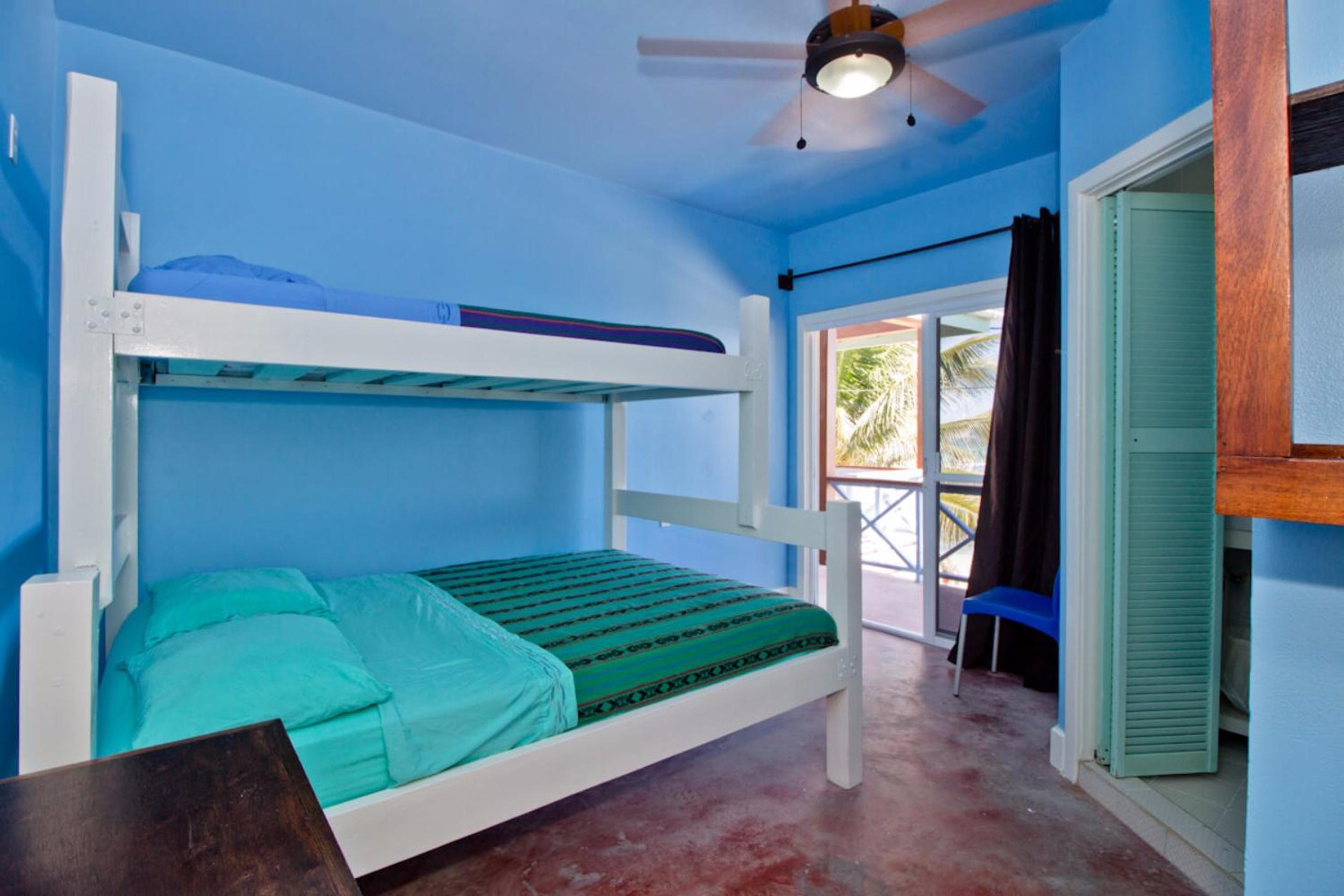 Sandbar Beachfront Hotel & Hostel Restaurant