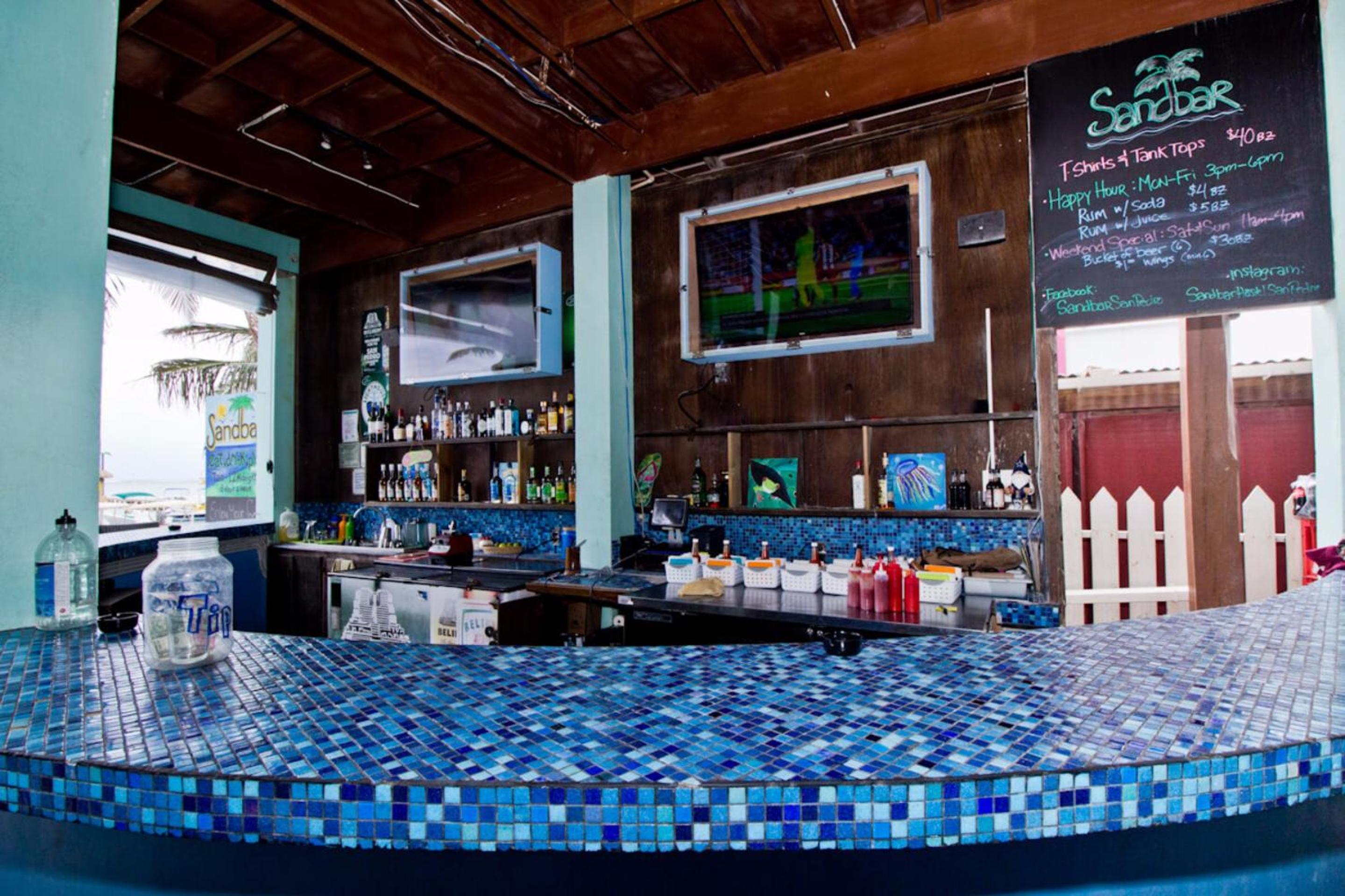 Sandbar Beachfront Hotel & Hostel Restaurant