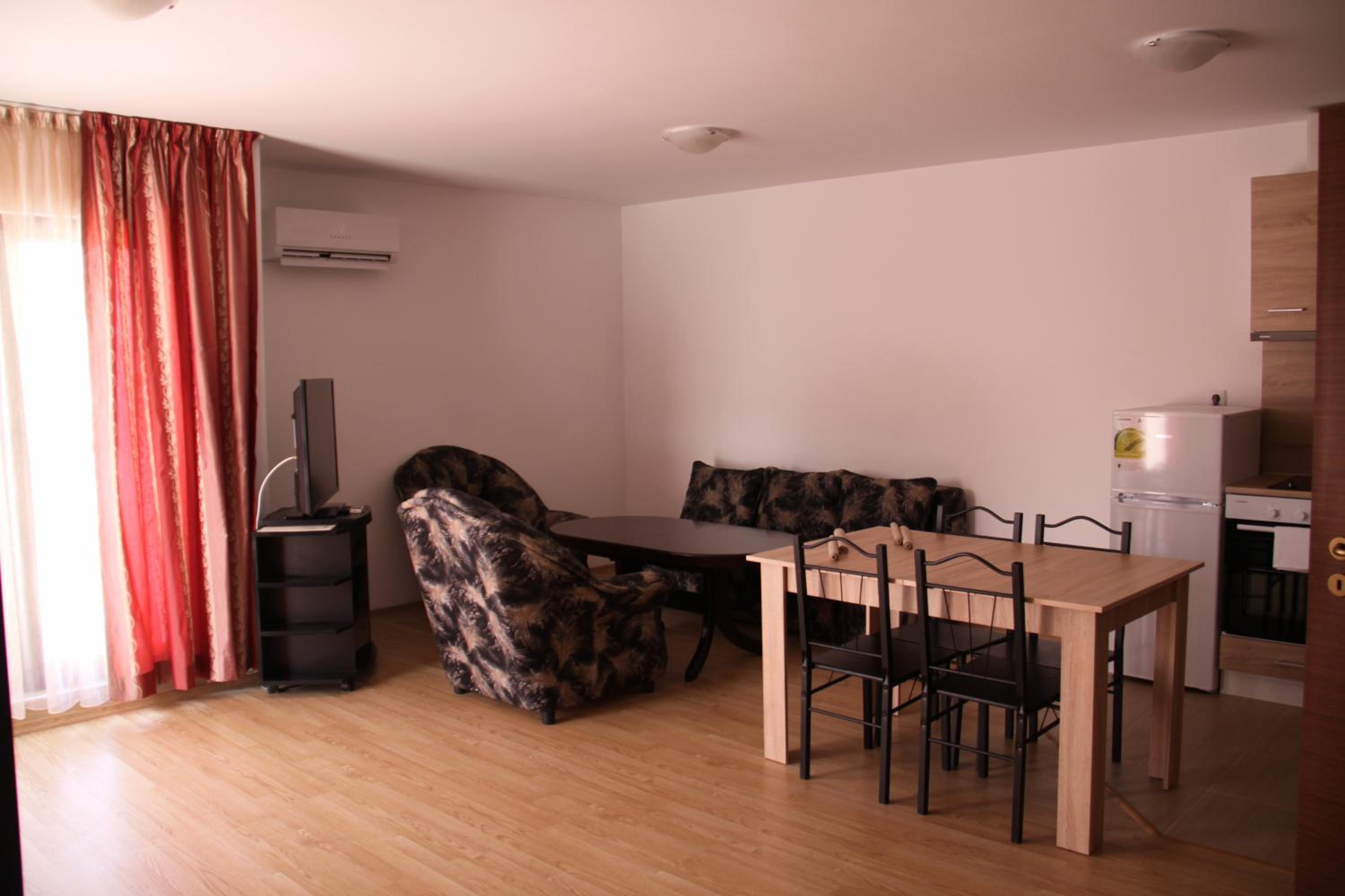 Golden Dunes Primorsko Apartments