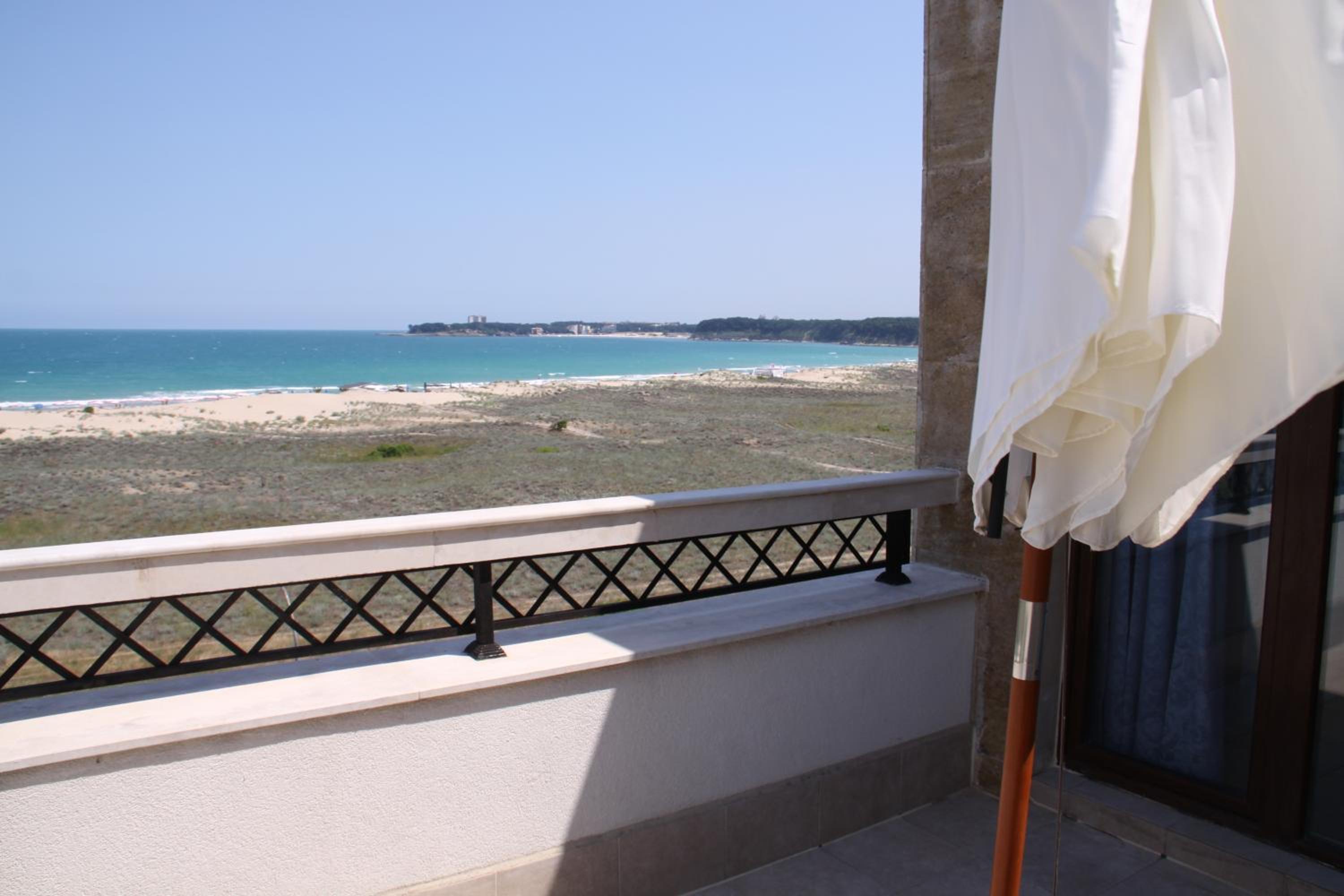 Golden Dunes Primorsko Apartments