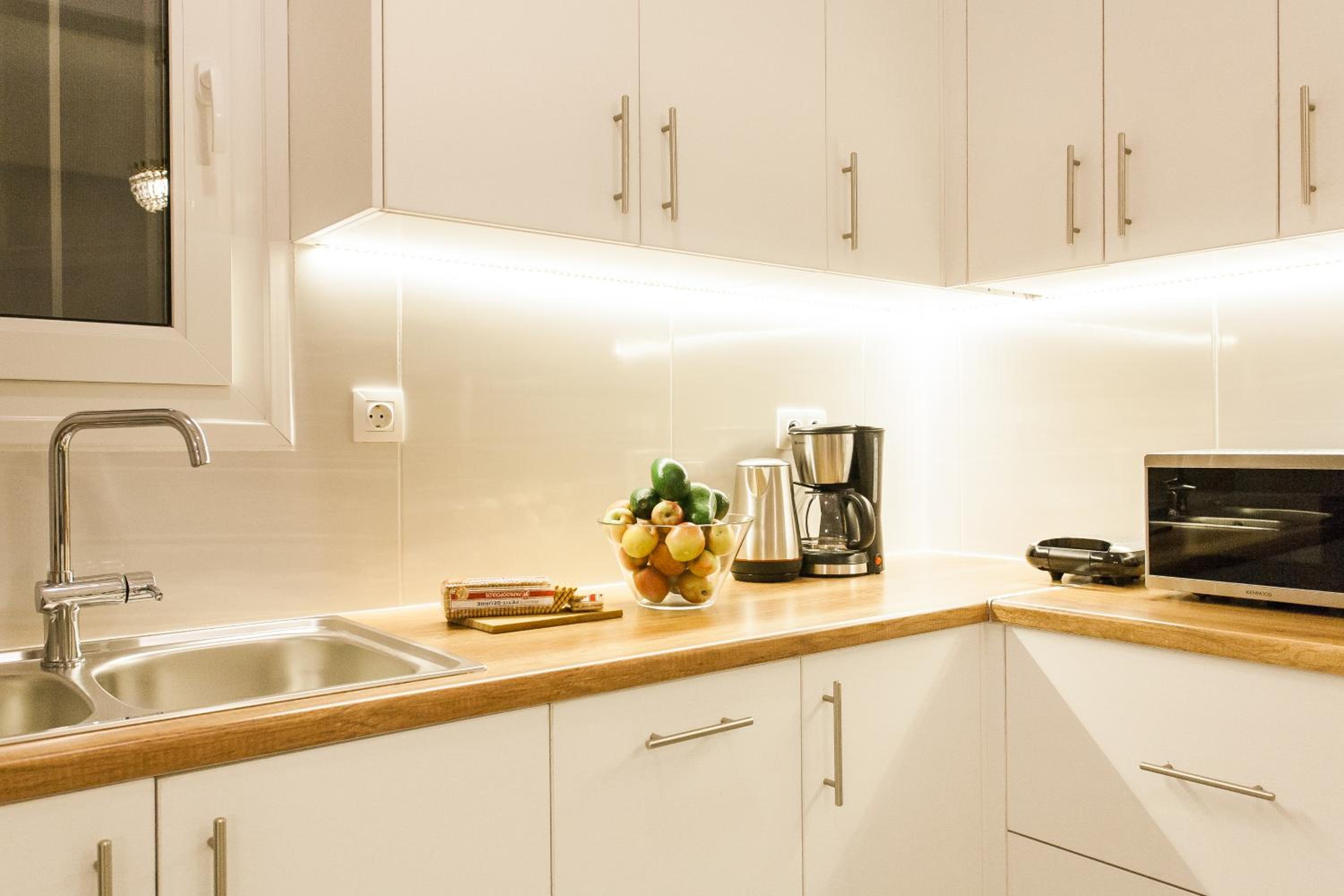 Classy and Stylish private apartment at Acropolis Museum Metro Station