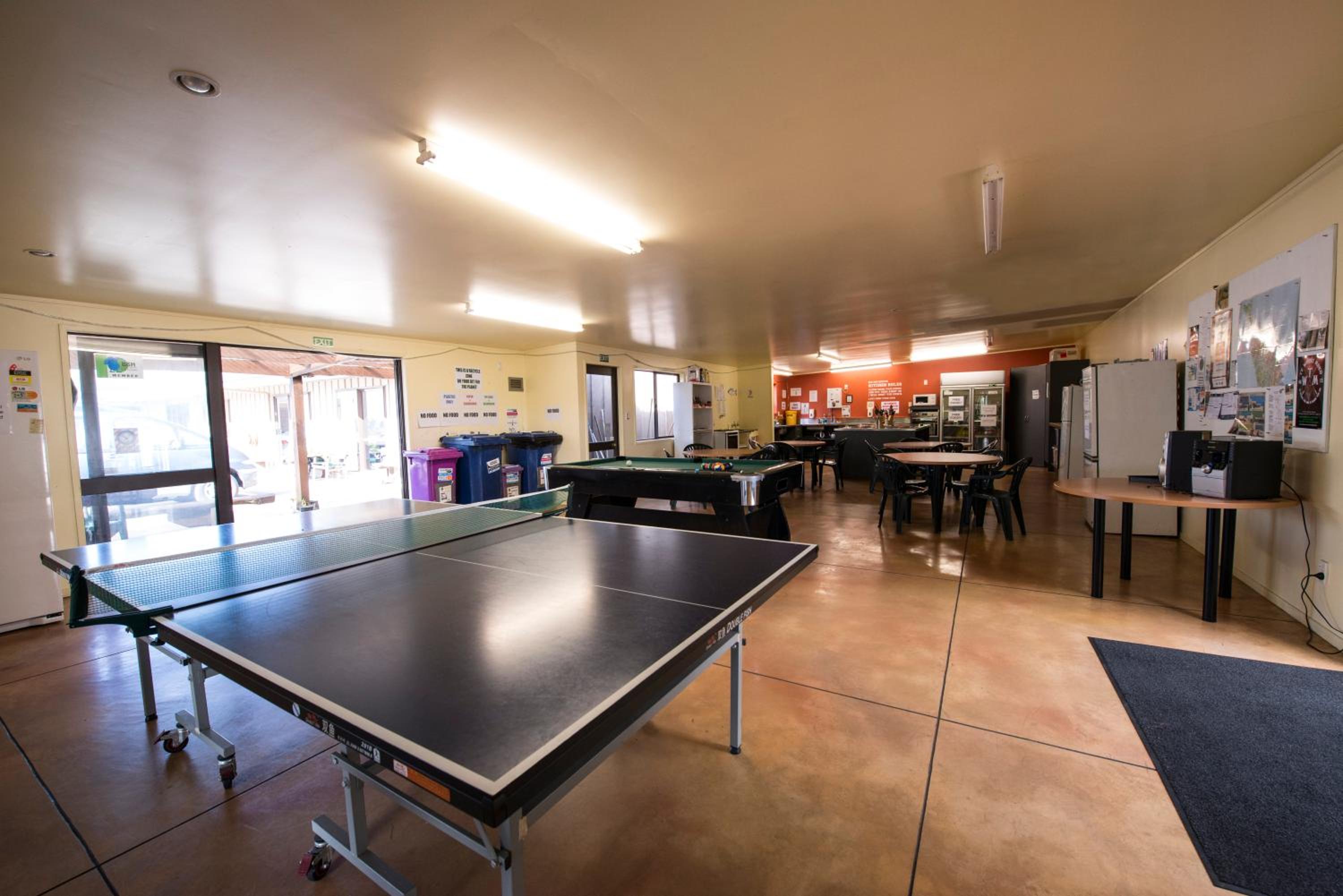 Beachcomber Lodge & Backpacker