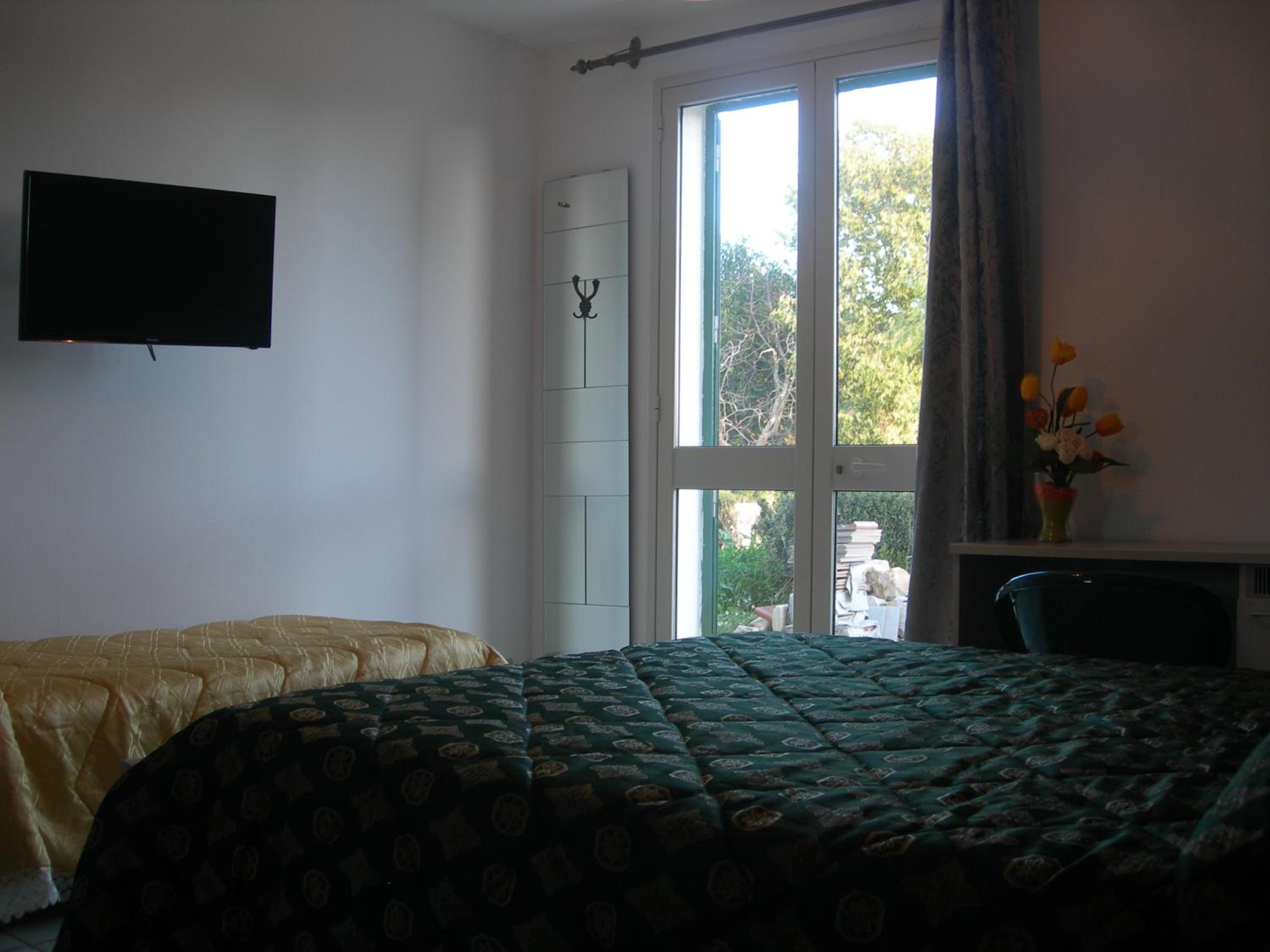 Photo 8