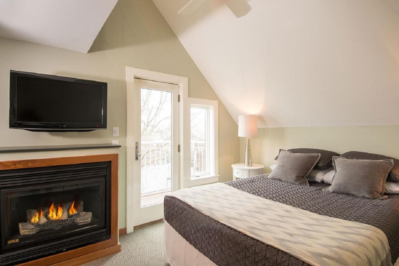 8 Dyer Hotel