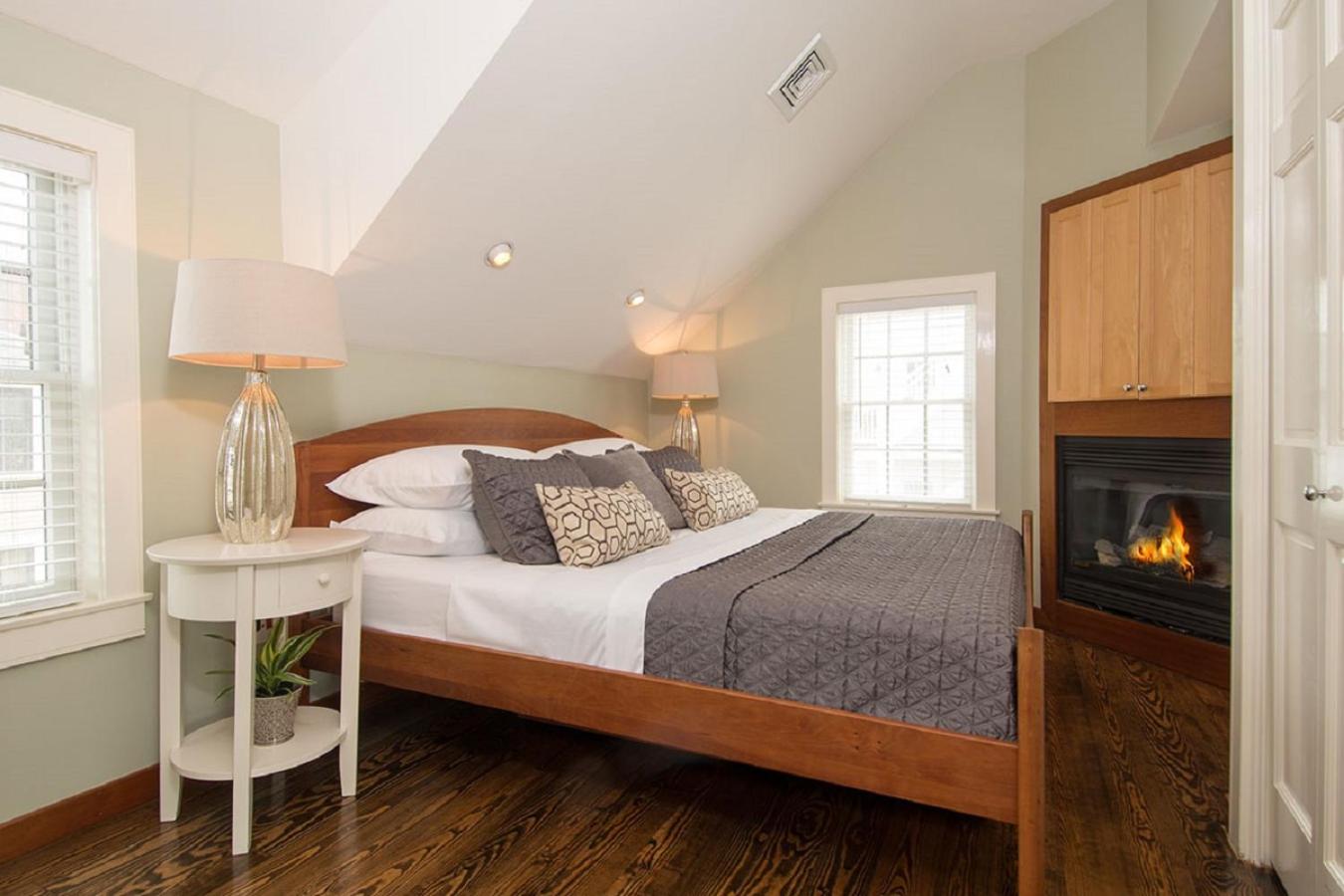 8 Dyer Hotel