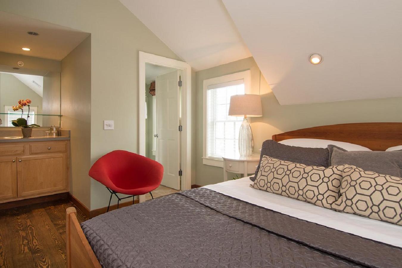 8 Dyer Hotel