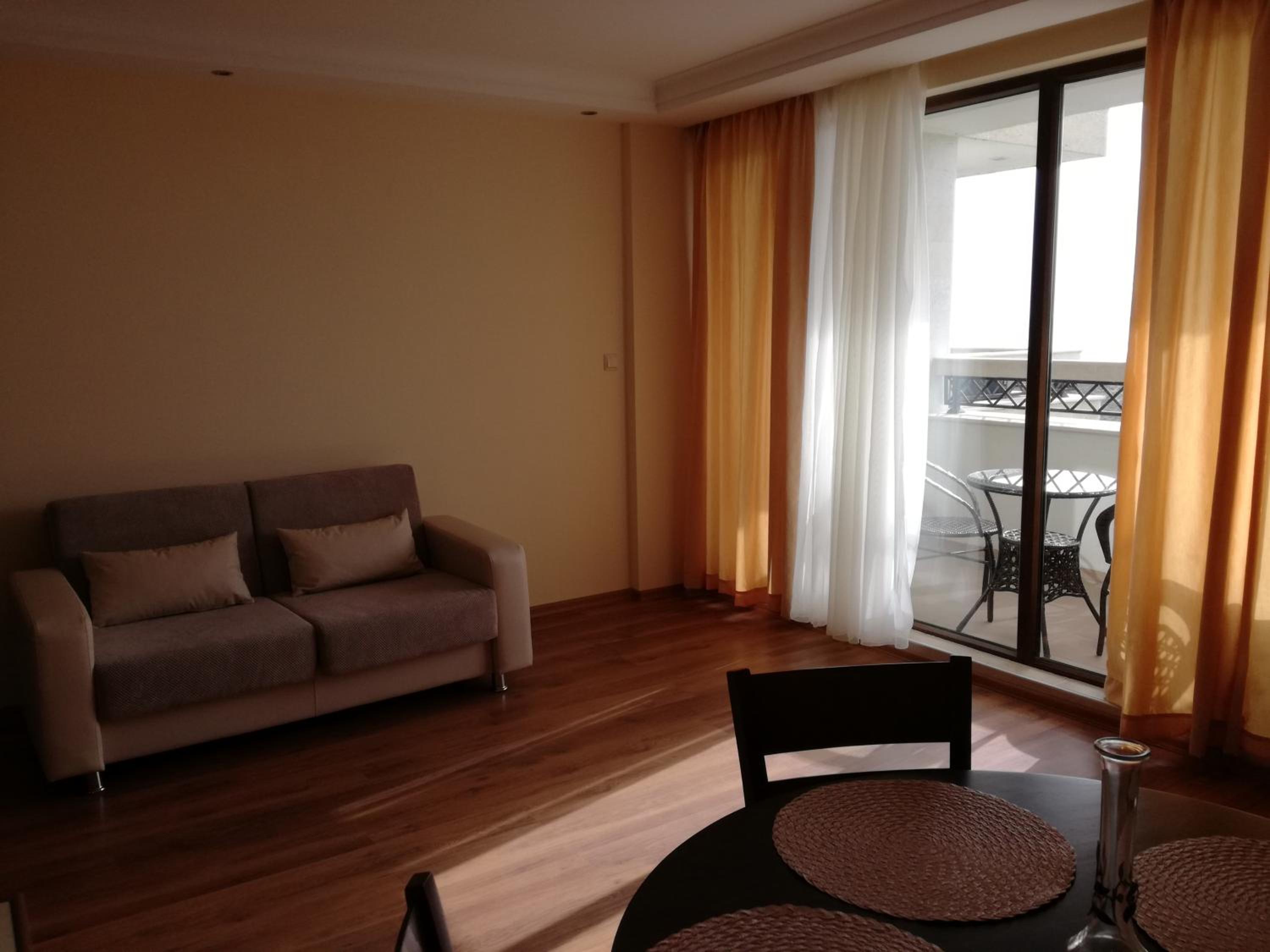 Golden Dunes Primorsko Apartments