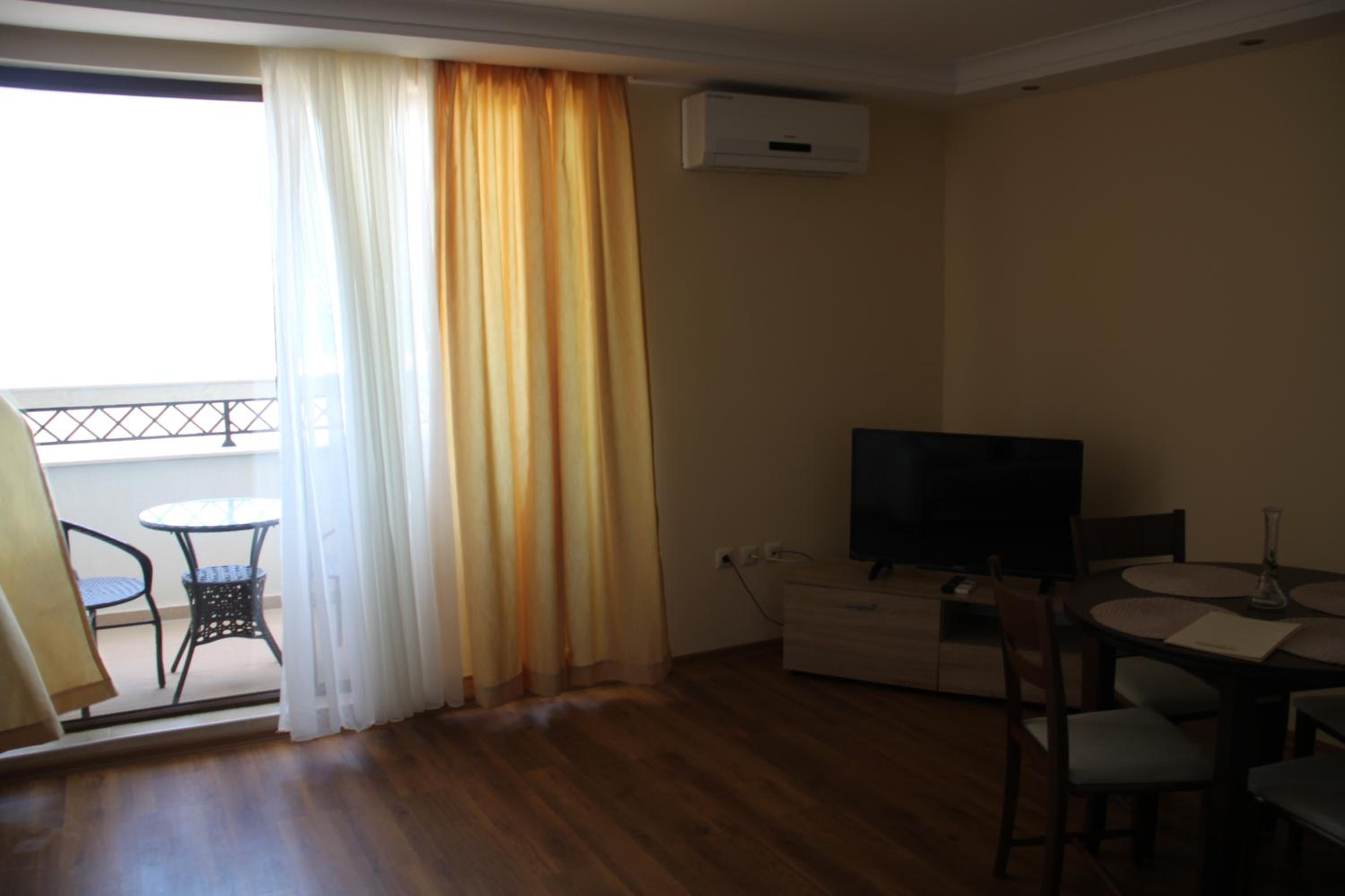 Golden Dunes Primorsko Apartments