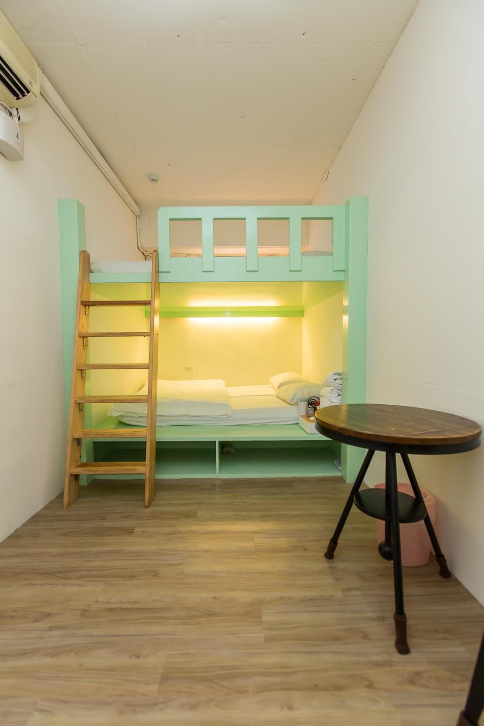 Mr. Lobster’s Secret Den design hostel