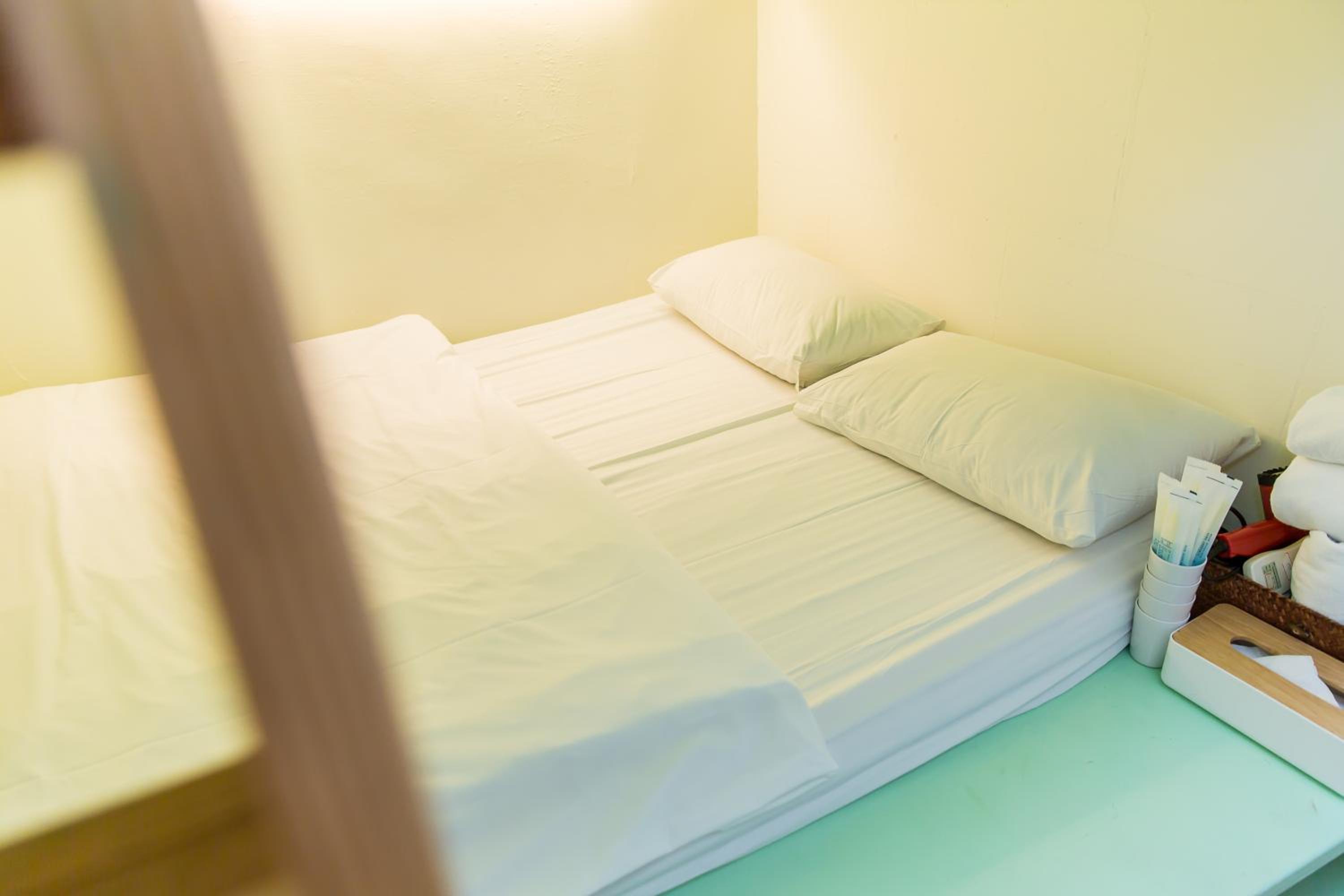 Mr. Lobster’s Secret Den design hostel