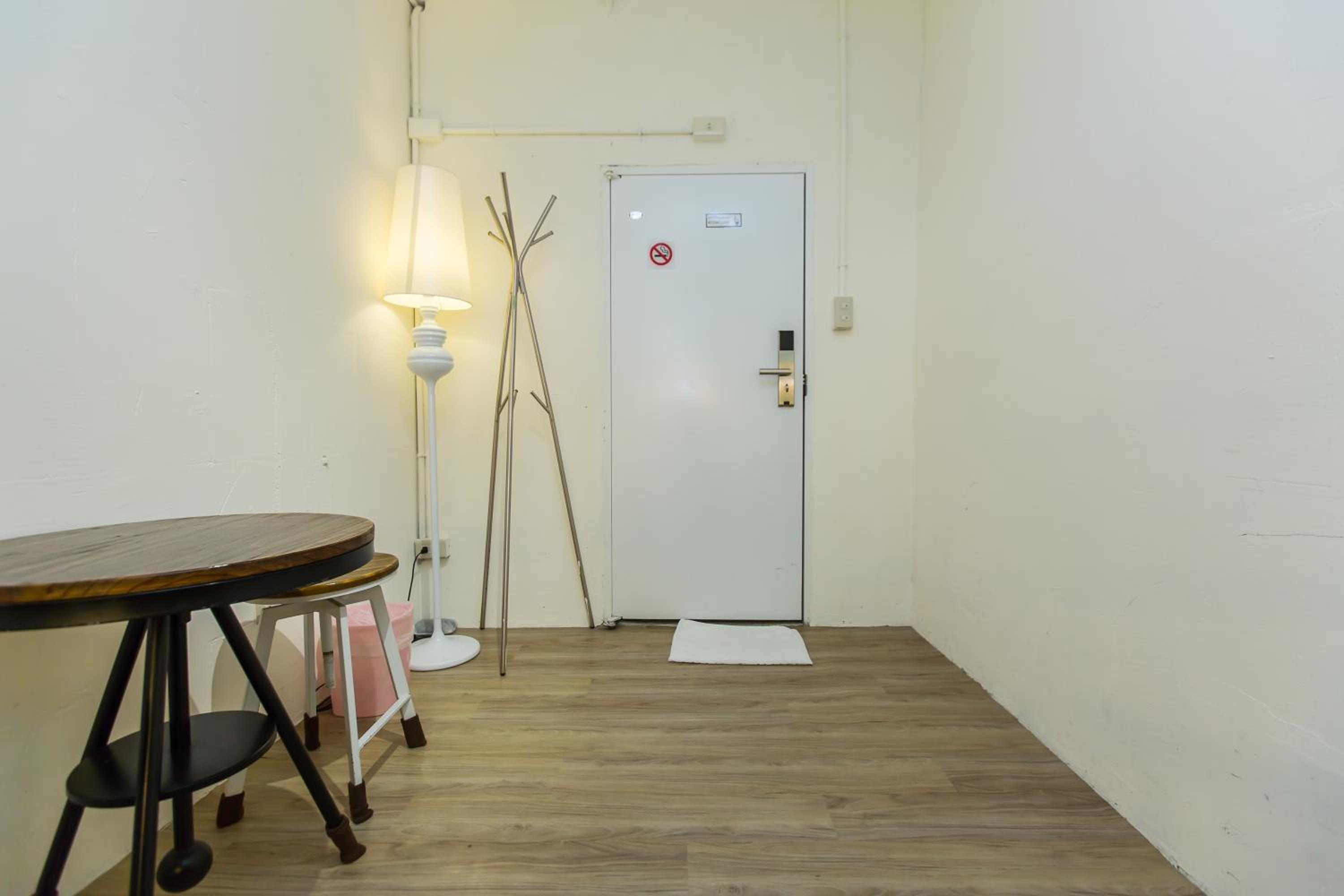 Mr. Lobster’s Secret Den design hostel