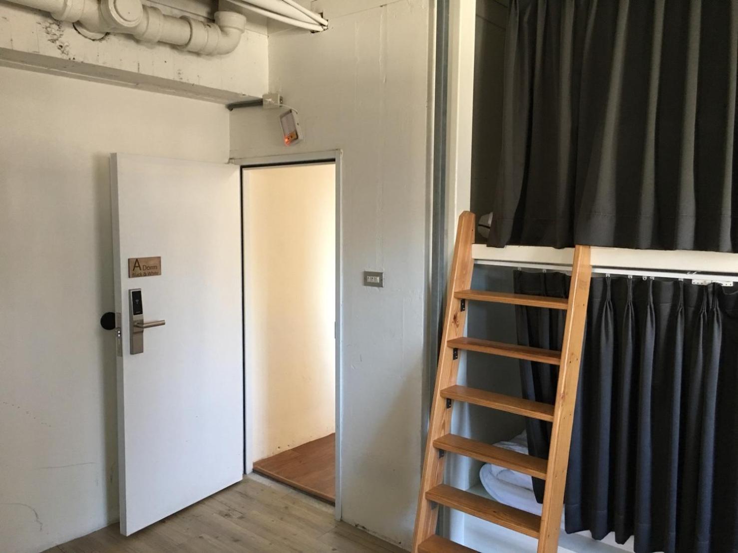 Mr. Lobster’s Secret Den design hostel