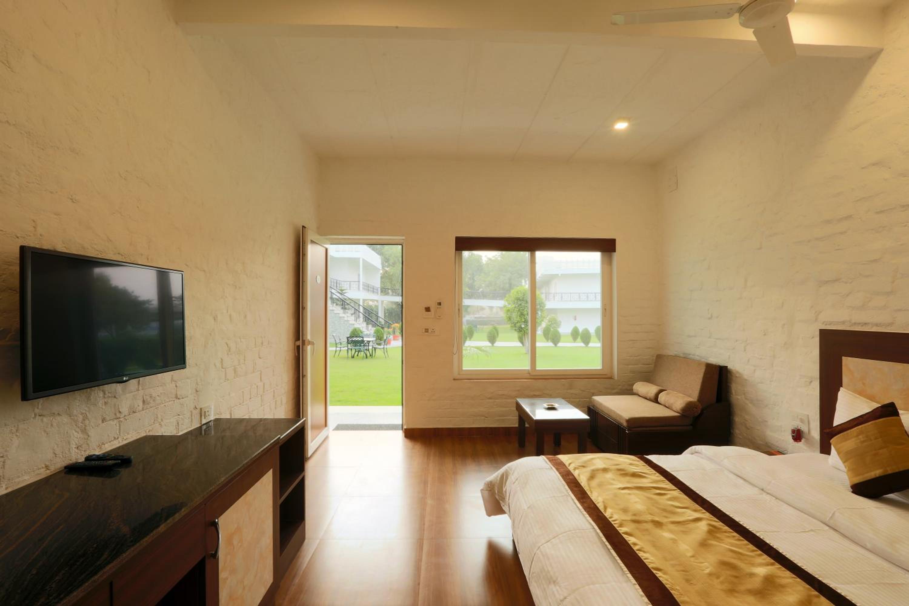 Aapno Ghar Resort & Amusement Park