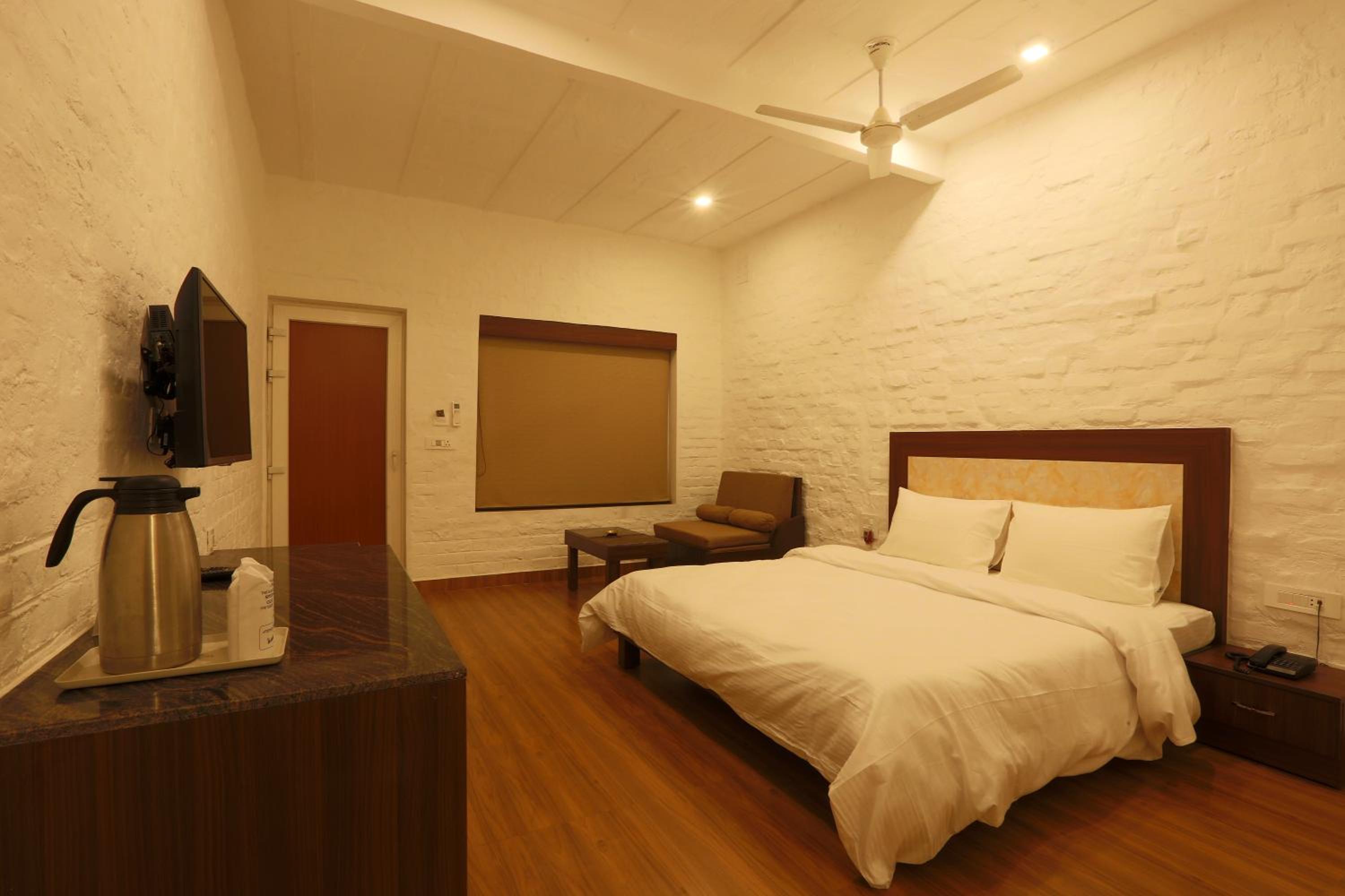 Aapno Ghar Resort & Amusement Park