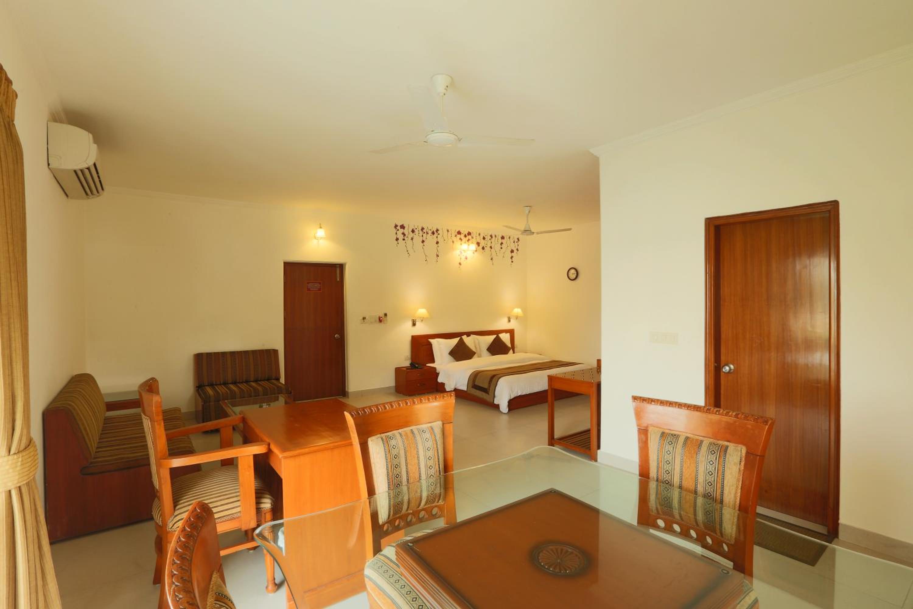 Aapno Ghar Resort & Amusement Park