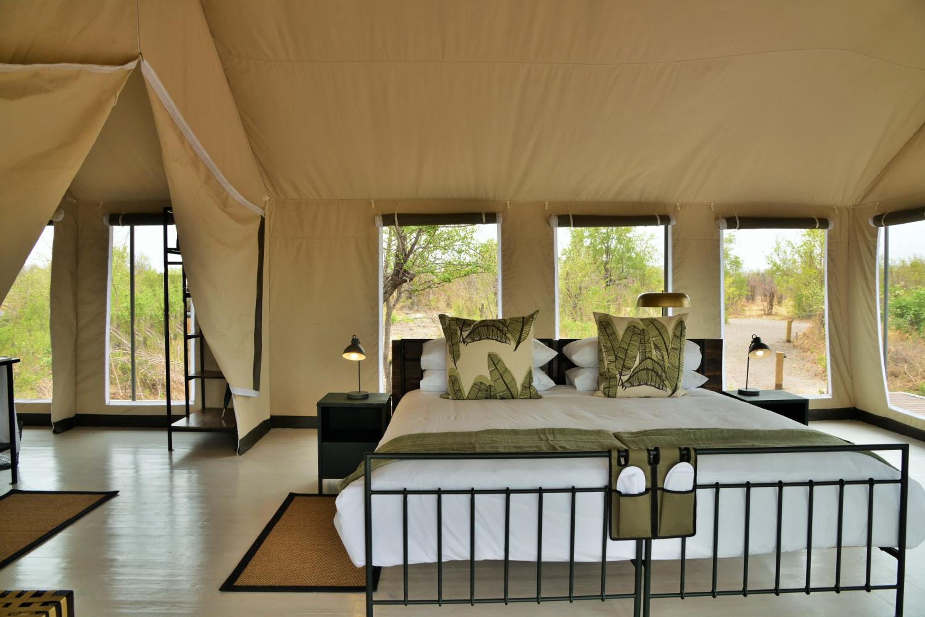 Nogatsaa Pans Chobe Lodge