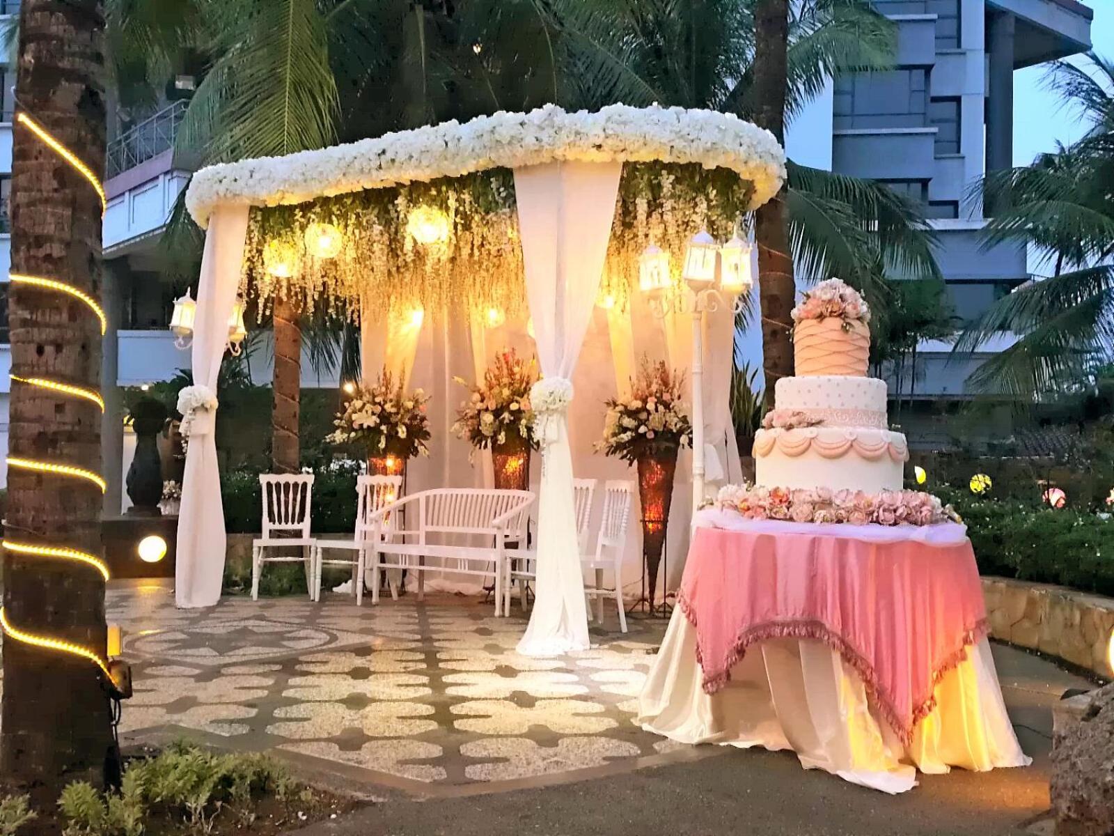 Grand Tropic Suites Hotel