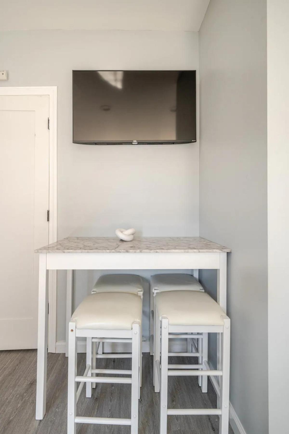 Modern Apartment in Black Rock-, photo 18