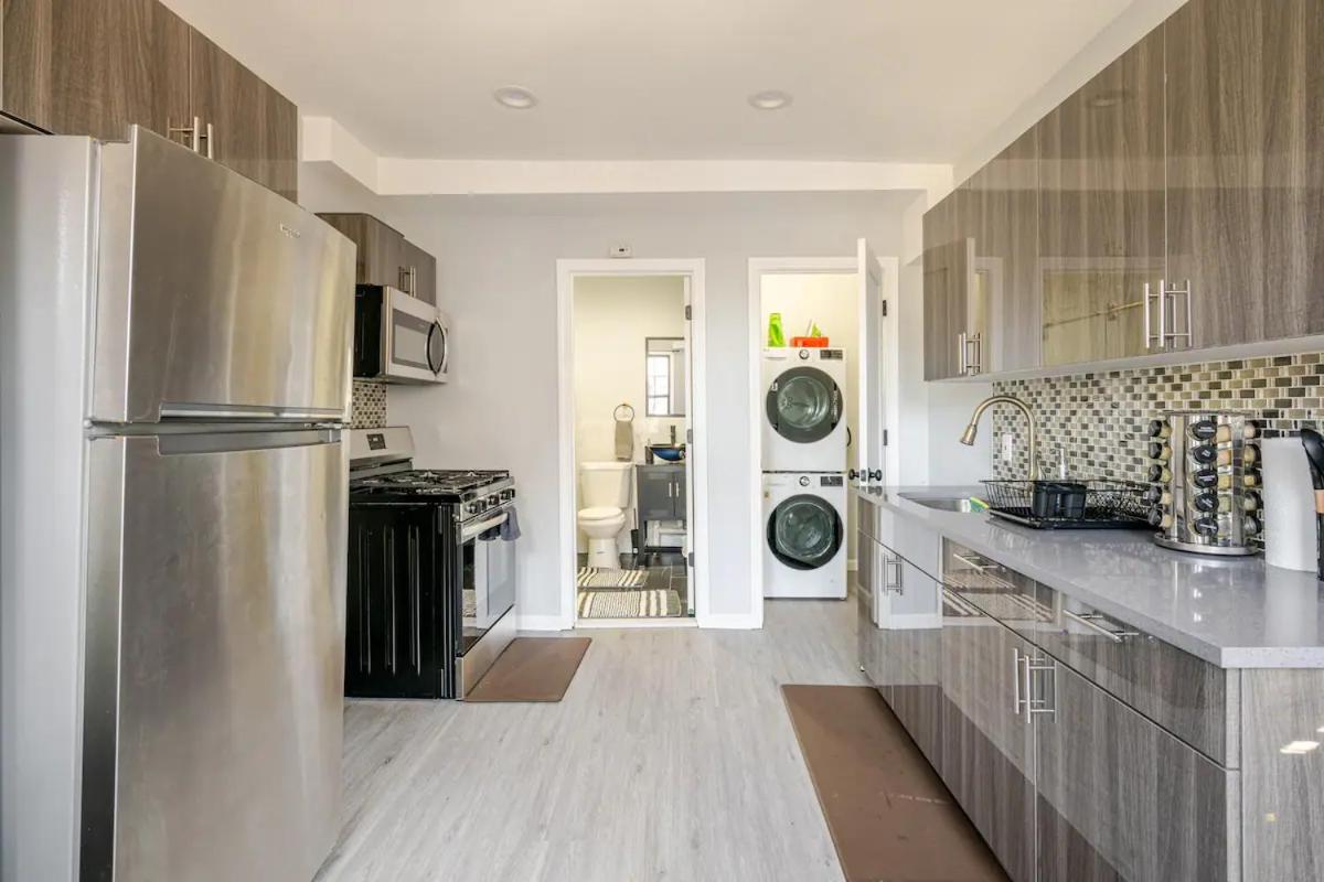 Modern 3-Bdrm Apt in Black Rock
