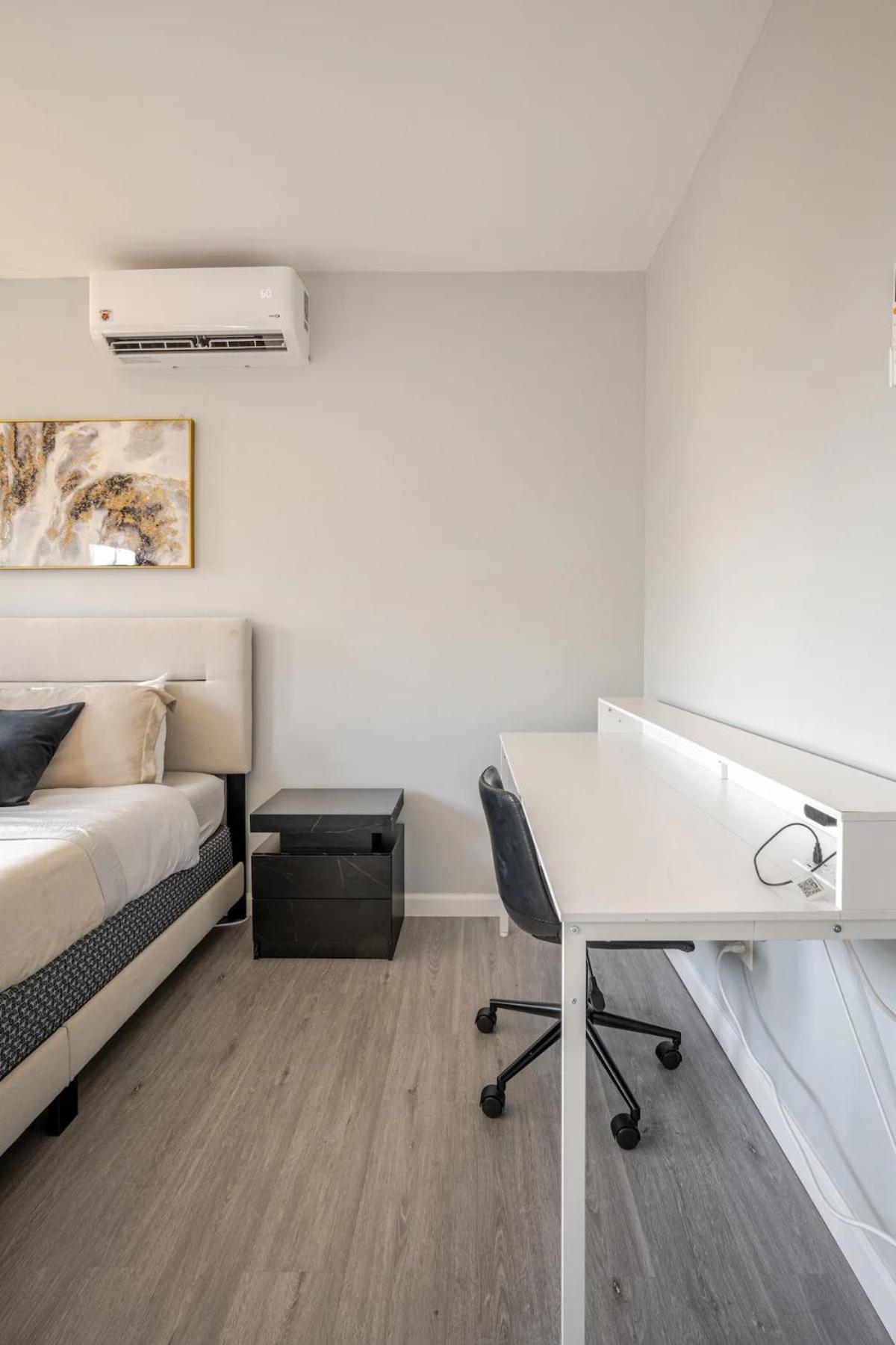 Modern 3-Bdrm Apt in Black Rock