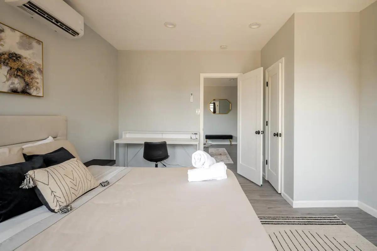 Modern 3-Bdrm Apt in Black Rock