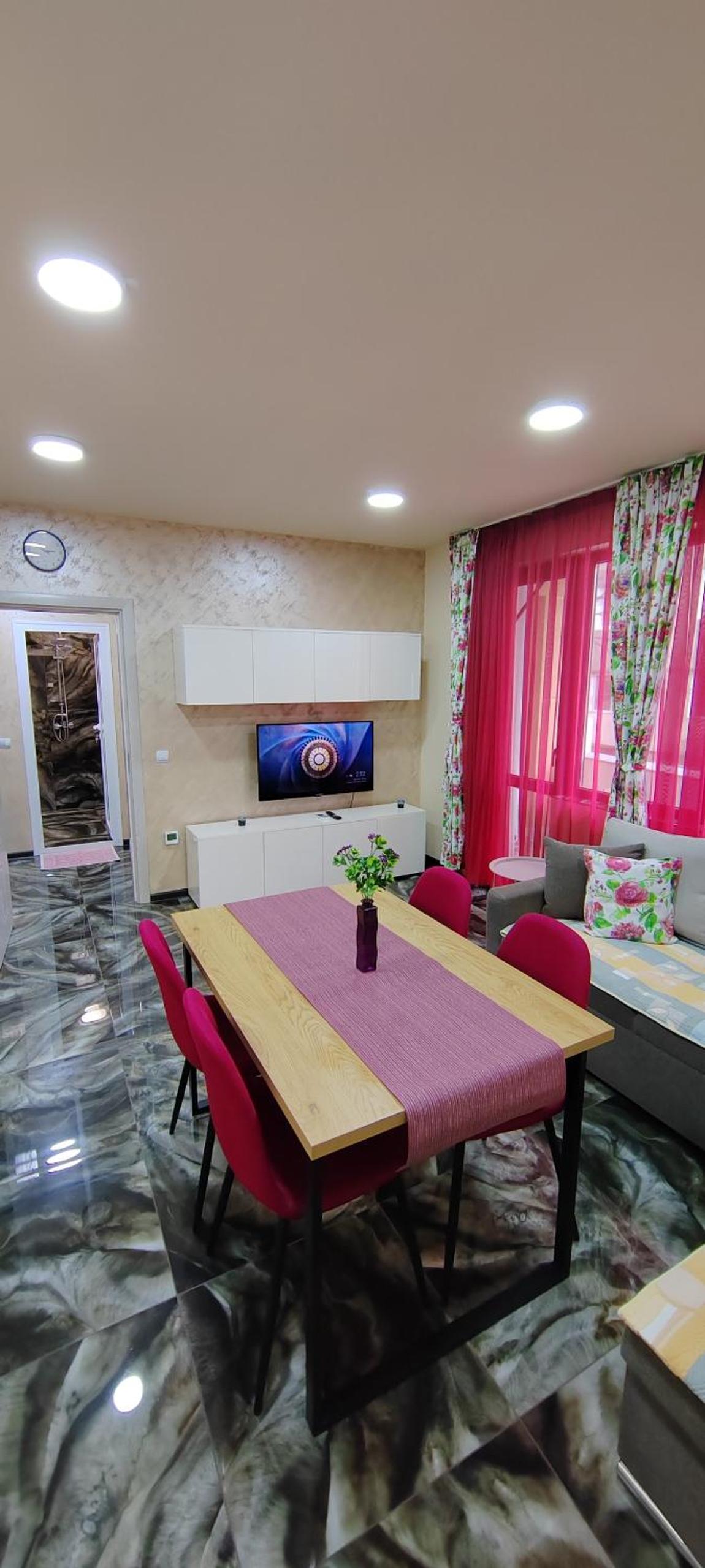 Stylish Rose Garden Apartment with Balcony & Parking