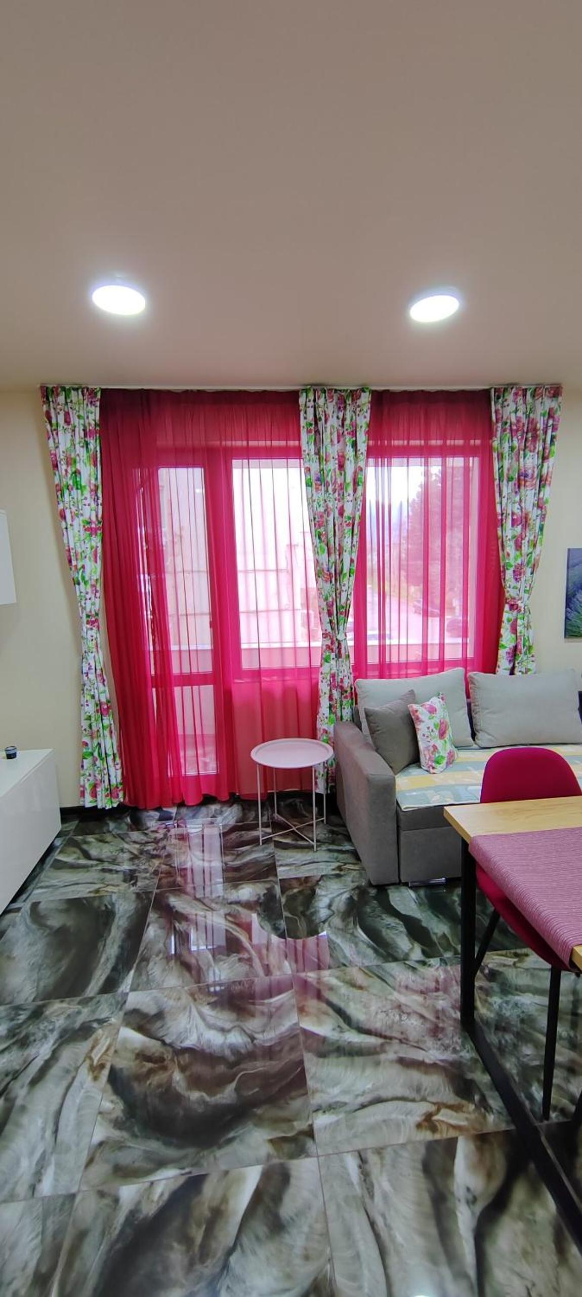 Stylish Rose Garden Apartment with Balcony & Parking