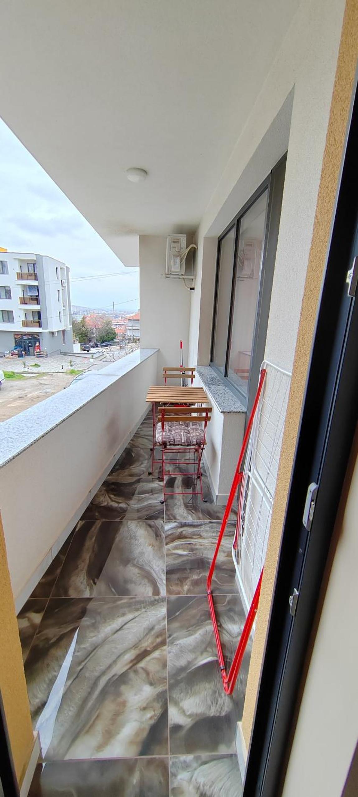 Stylish Rose Garden Apartment with Balcony & Parking, photo 17