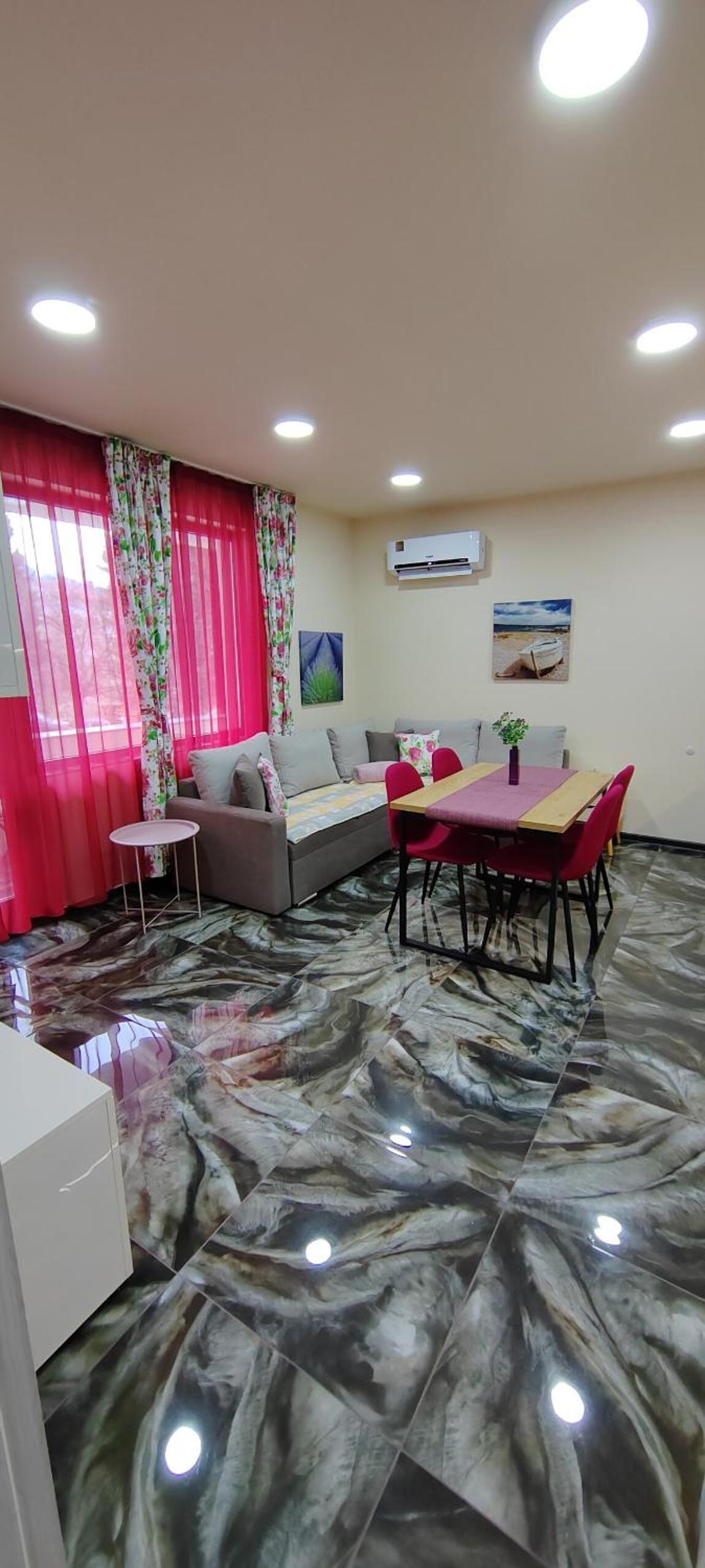 Stylish Rose Garden Apartment with Balcony & Parking