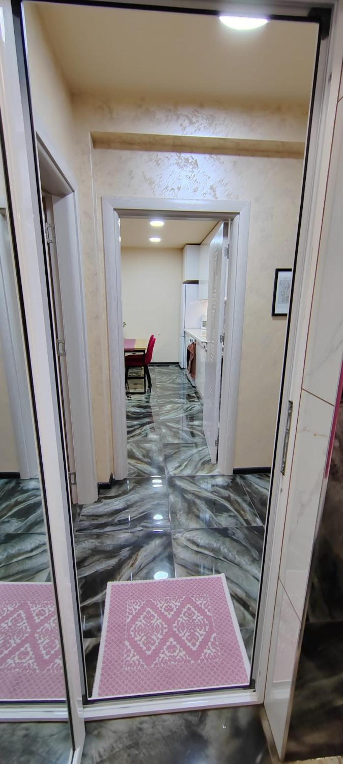 Stylish Rose Garden Apartment with Balcony & Parking, photo 11
