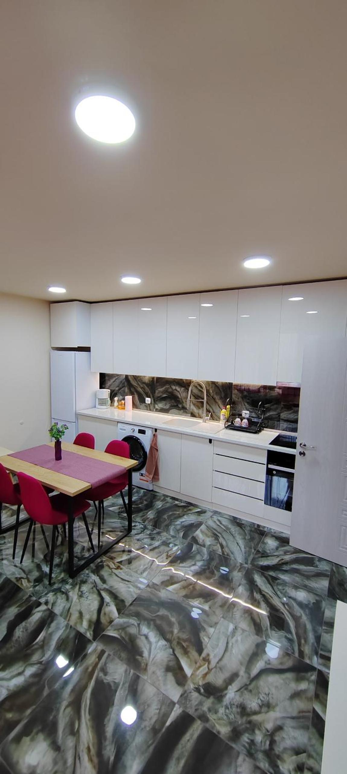Stylish Rose Garden Apartment with Balcony & Parking, photo 16