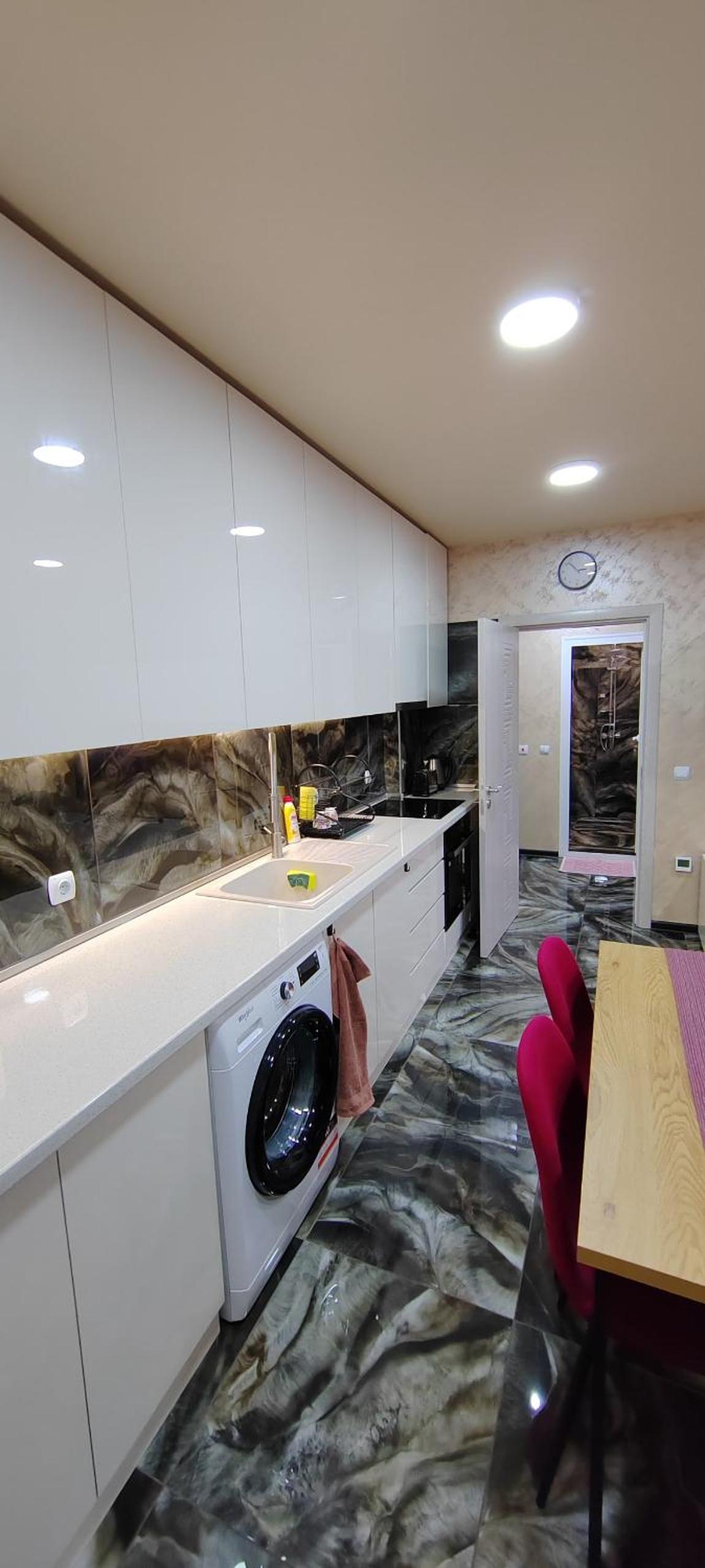 Stylish Rose Garden Apartment with Balcony & Parking