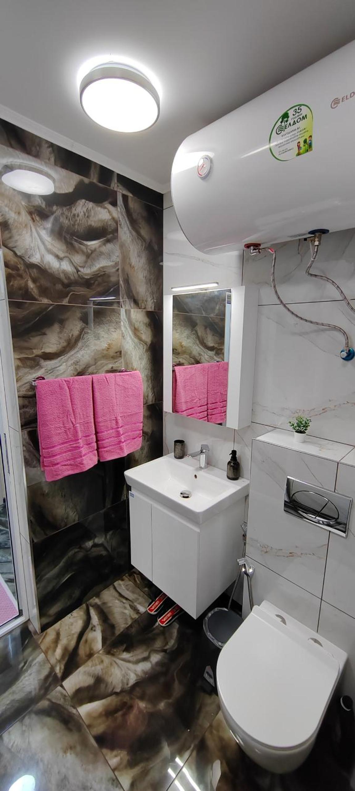 Stylish Rose Garden Apartment with Balcony & Parking, photo 13