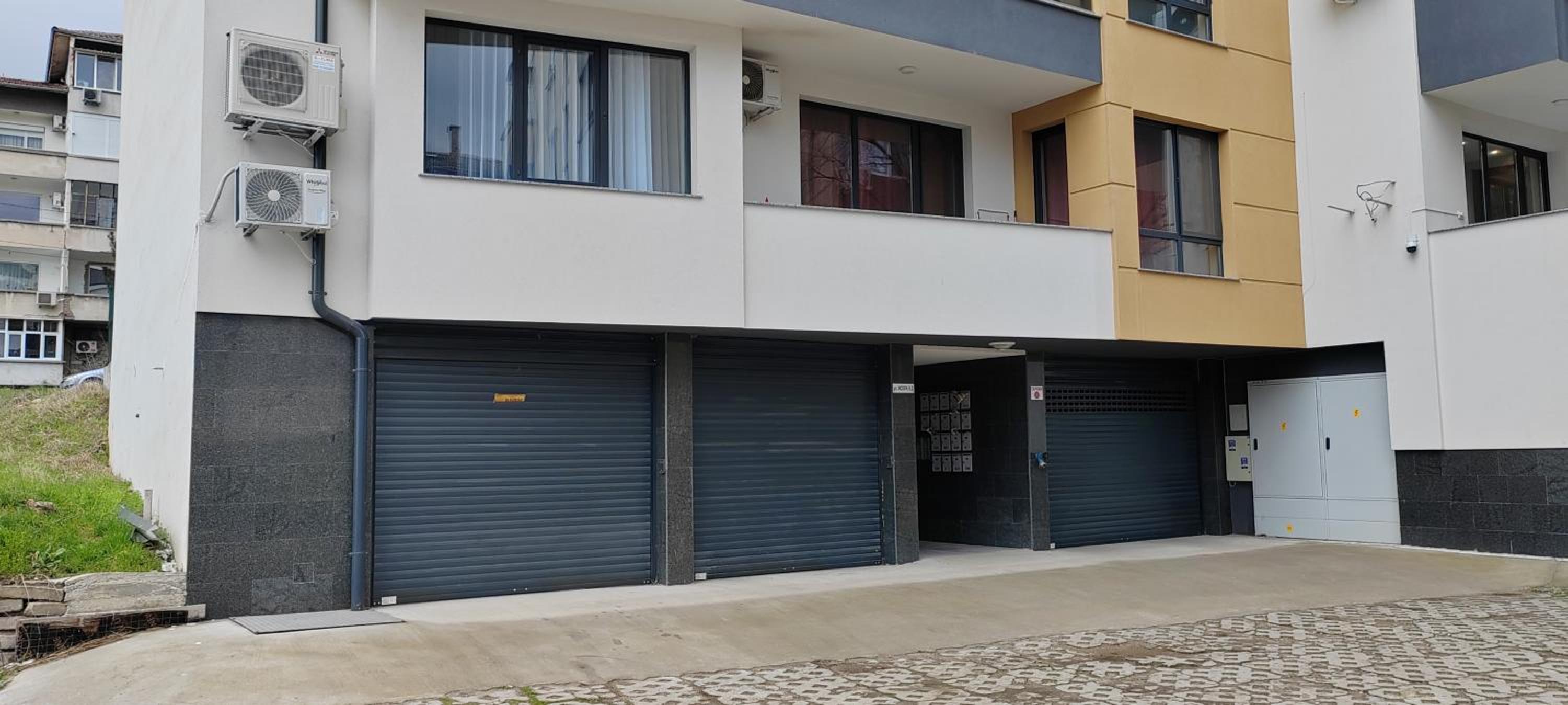 Stylish Rose Garden Apartment with Balcony & Parking, photo 27