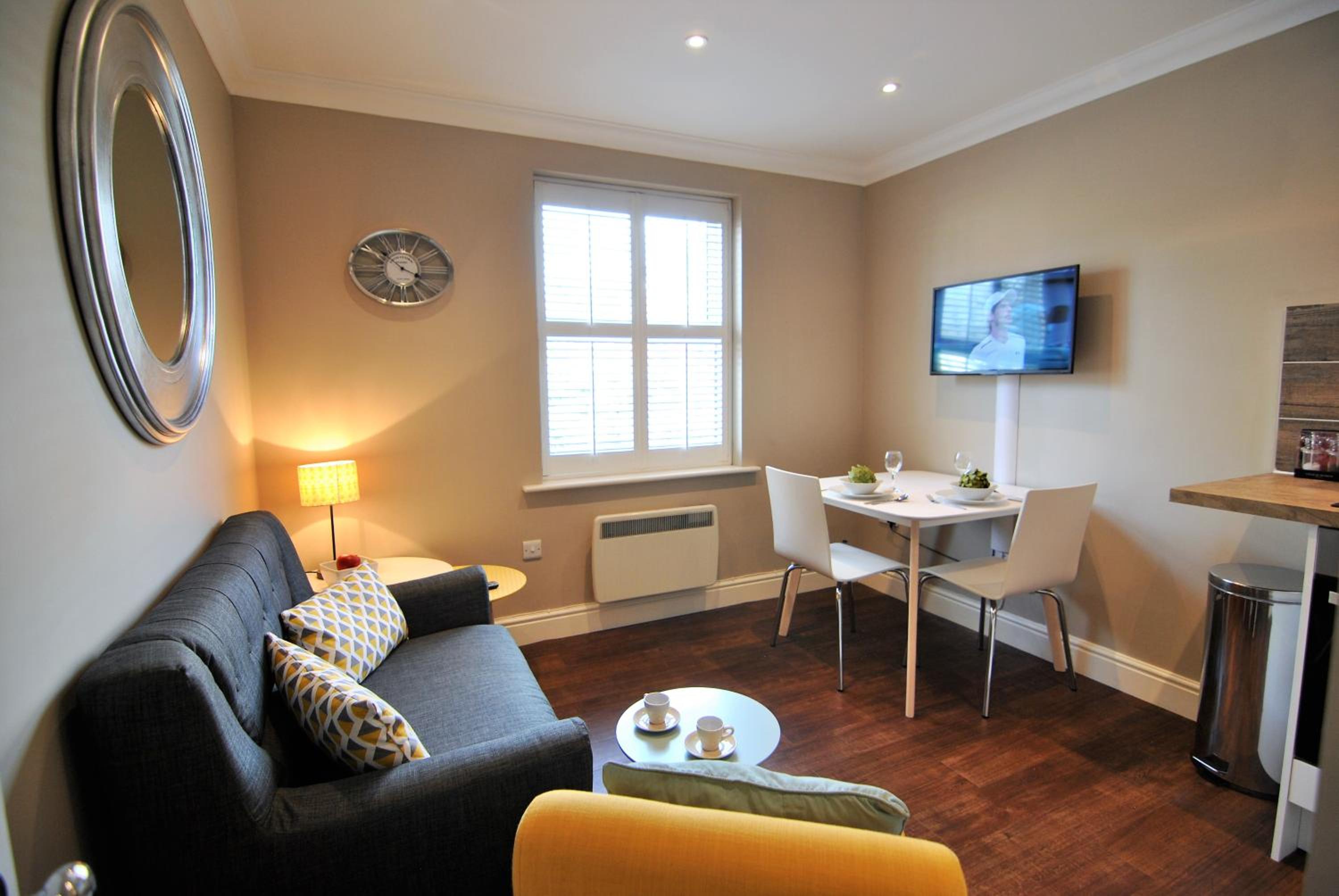 Lord Raglan House One Bedroom with Parking